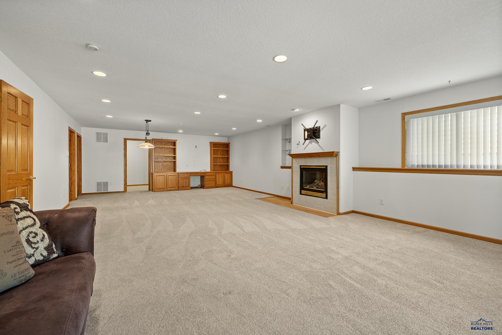 Rapid City, South Dakota 57702, United States, 3 Bedrooms Bedrooms, ,3 BathroomsBathrooms,Residential,Contingent,50772