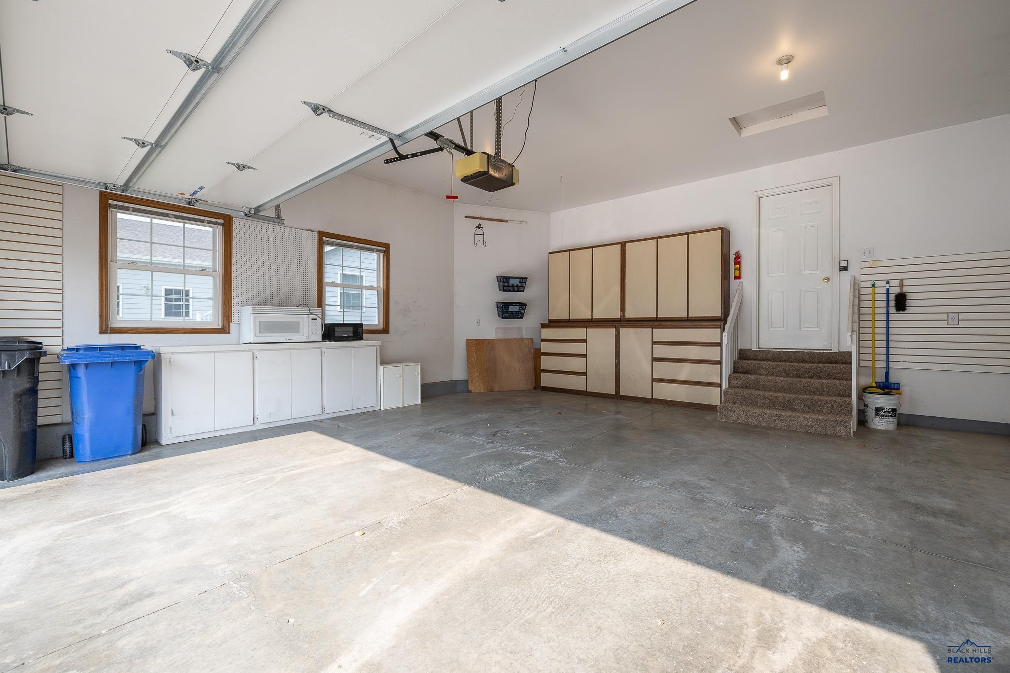 Rapid City, South Dakota 57702, United States, 3 Bedrooms Bedrooms, ,3 BathroomsBathrooms,Residential,Contingent,50772