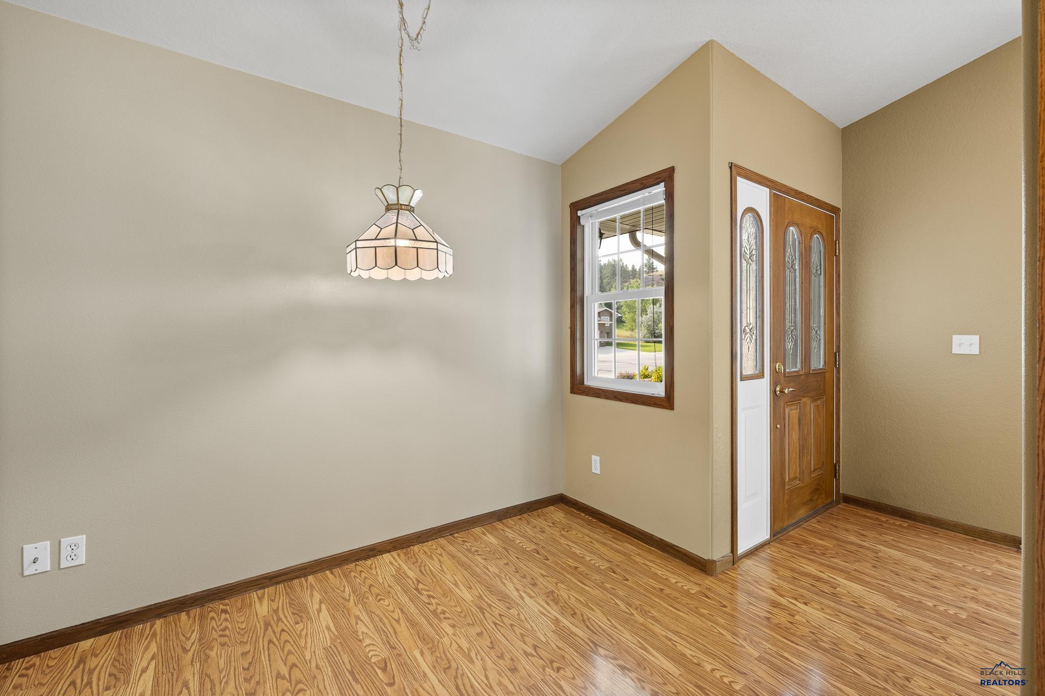 Rapid City, South Dakota 57702, United States, 3 Bedrooms Bedrooms, ,3 BathroomsBathrooms,Residential,Contingent,50772