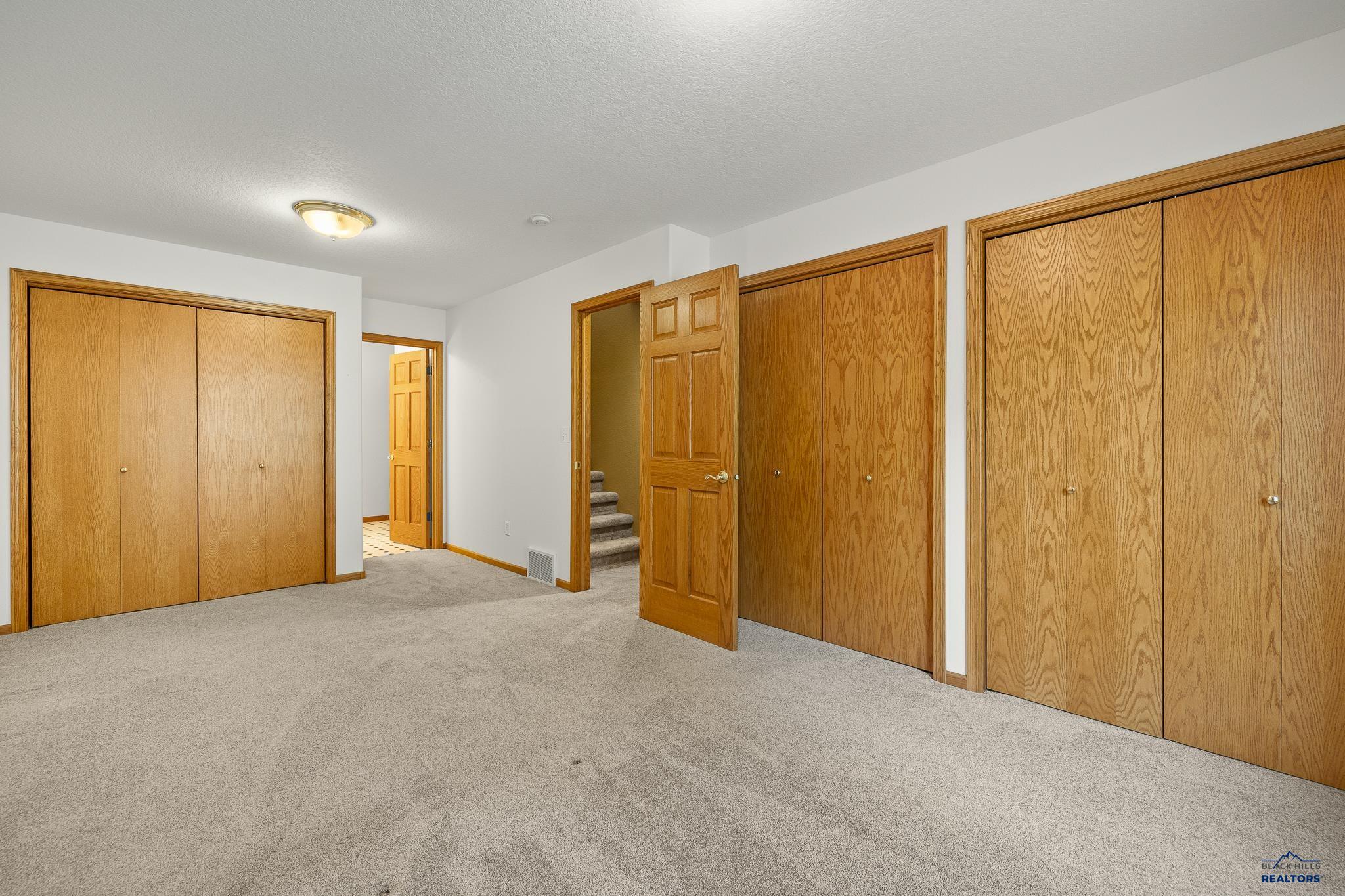 Rapid City, South Dakota 57702, United States, 3 Bedrooms Bedrooms, ,3 BathroomsBathrooms,Residential,Contingent,50772