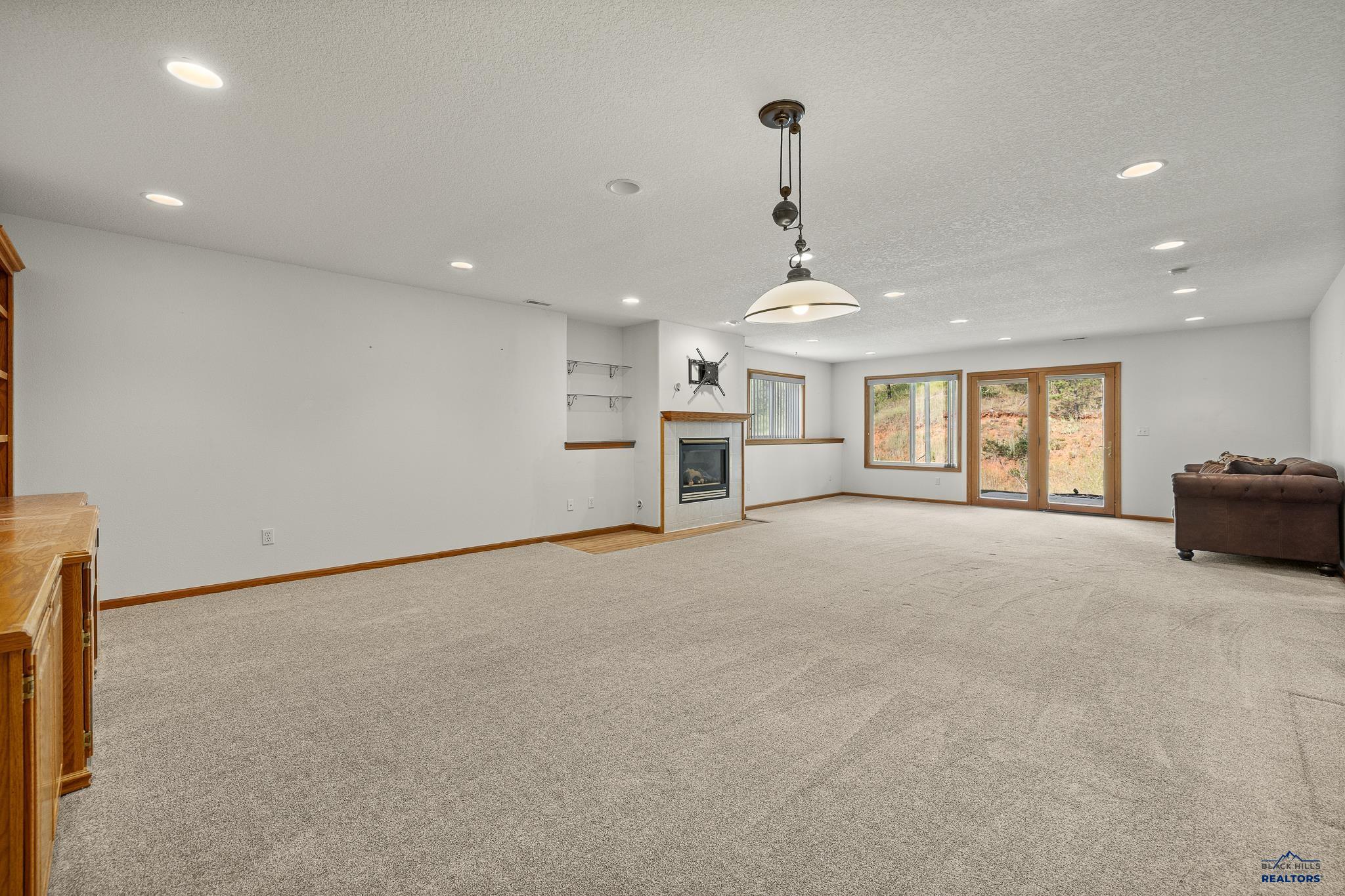 Rapid City, South Dakota 57702, United States, 3 Bedrooms Bedrooms, ,3 BathroomsBathrooms,Residential,Contingent,50772