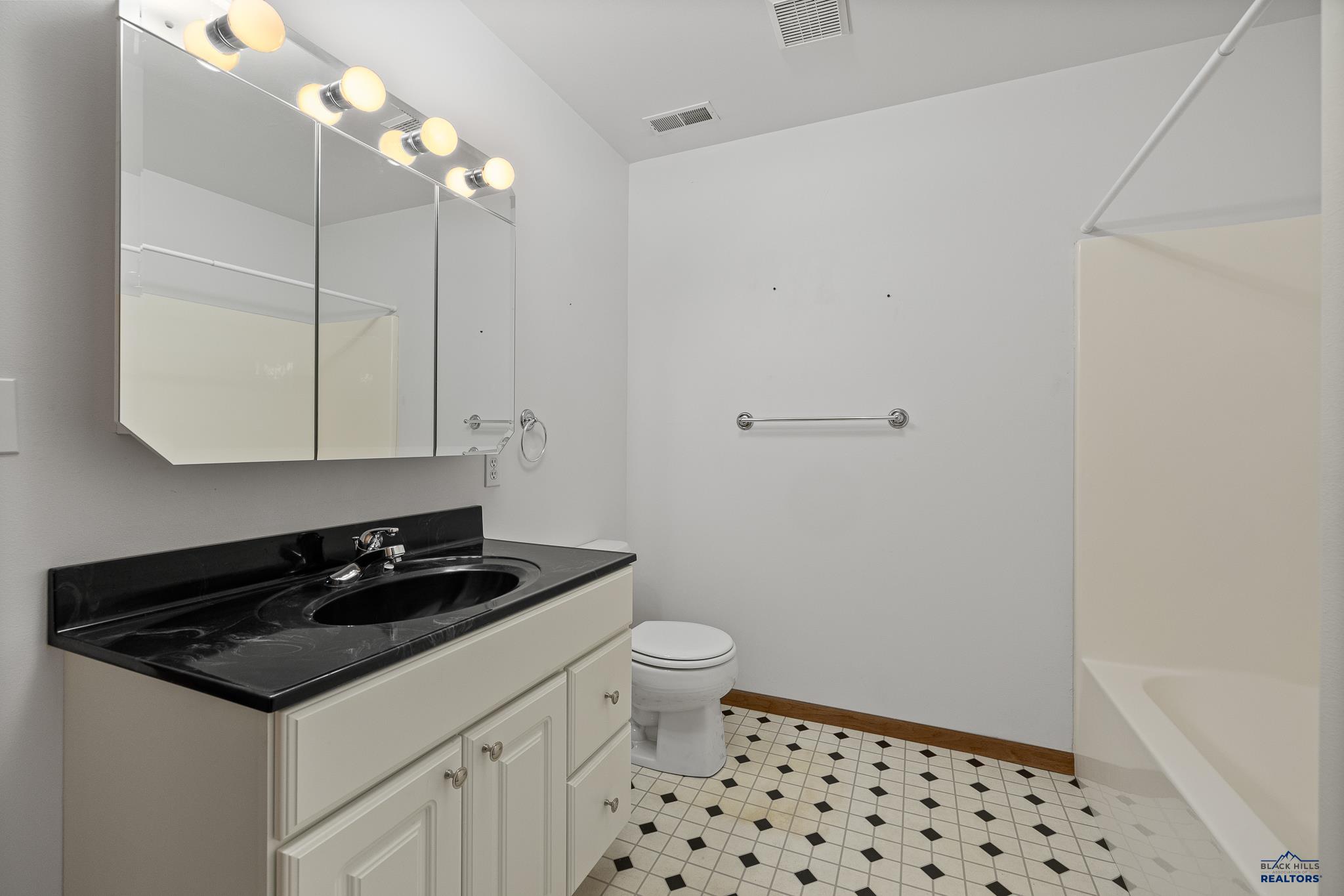 Rapid City, South Dakota 57702, United States, 3 Bedrooms Bedrooms, ,3 BathroomsBathrooms,Residential,Contingent,50772