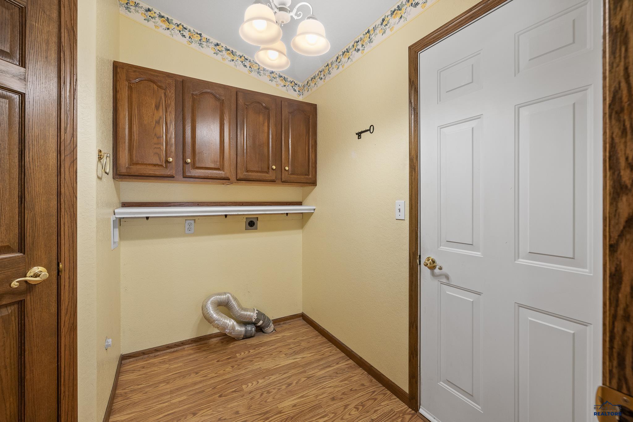 Rapid City, South Dakota 57702, United States, 3 Bedrooms Bedrooms, ,3 BathroomsBathrooms,Residential,Contingent,50772