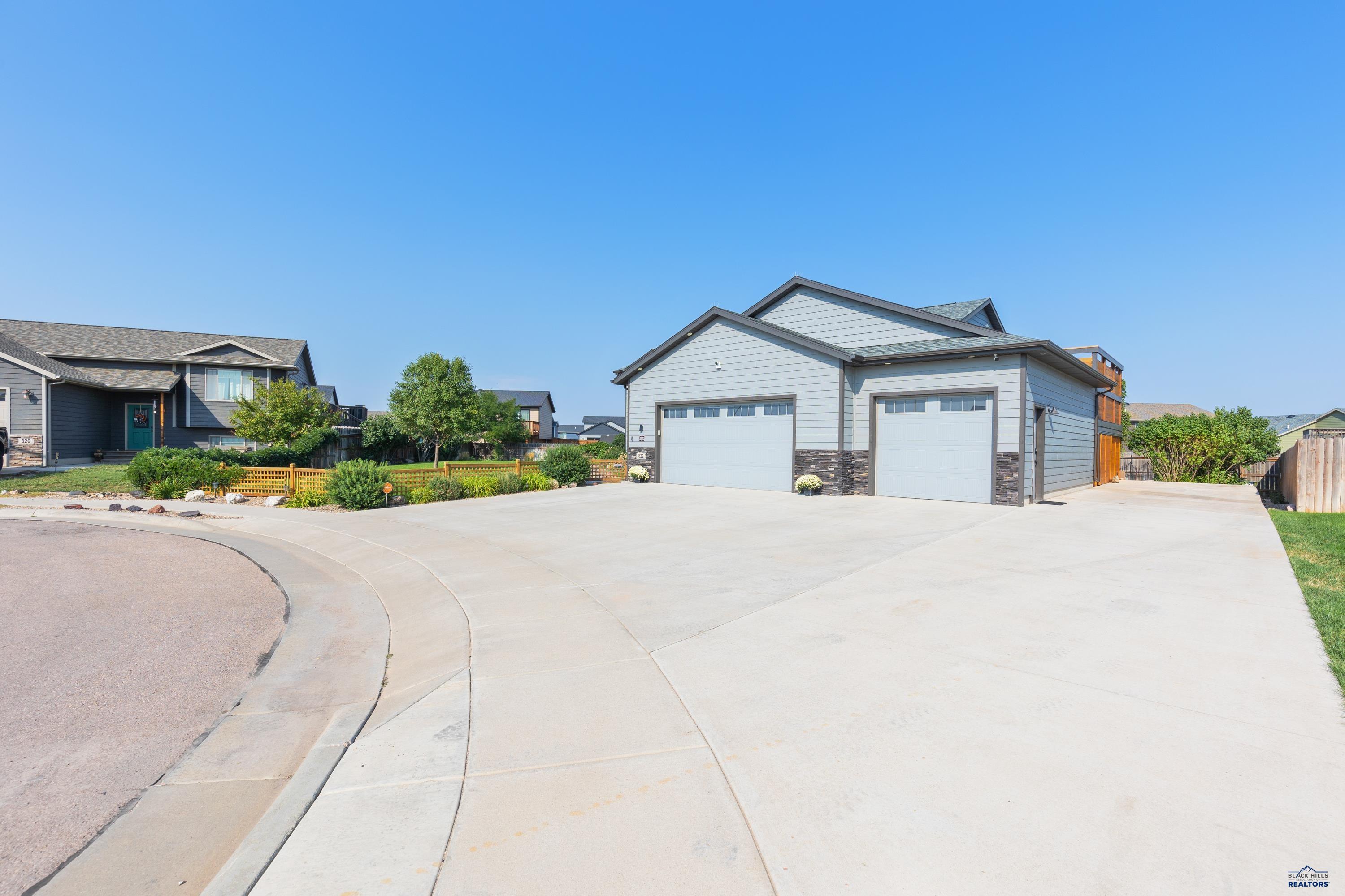822 DIRK CT