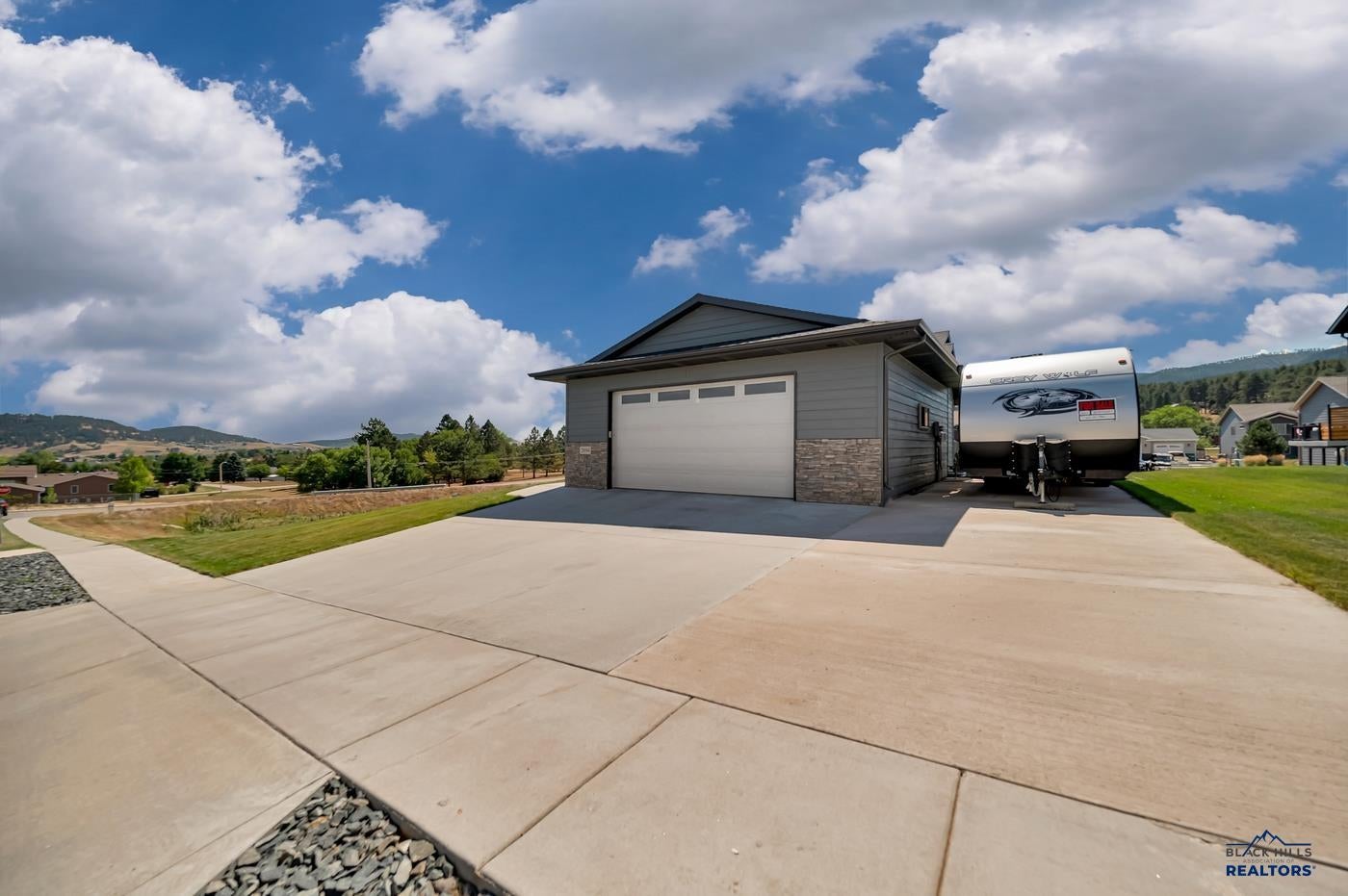 2694 MEADOWS DR