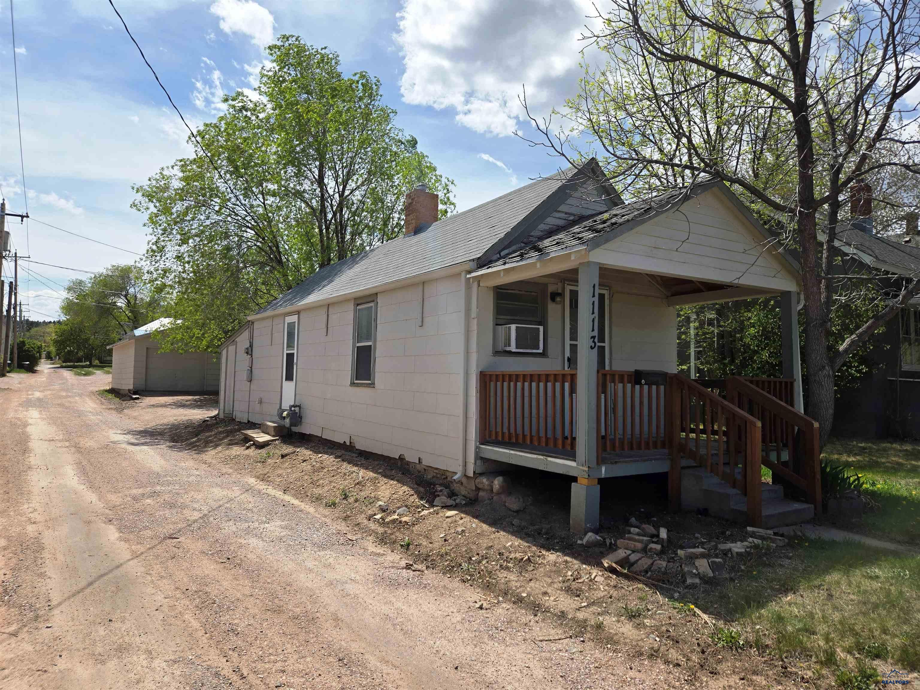 1113 QUINCY