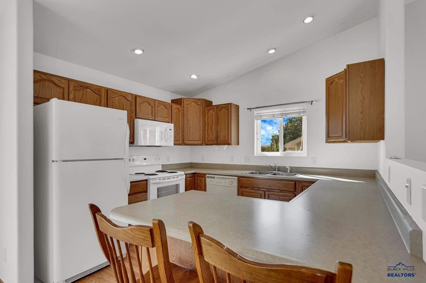 2546 SMITH AVE