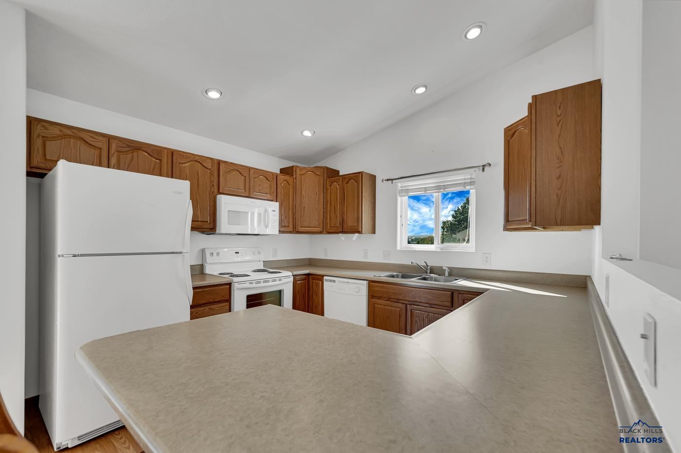 2546 SMITH AVE