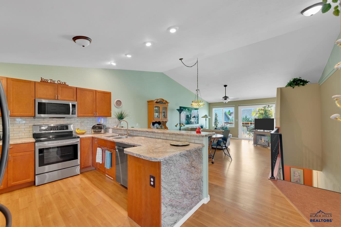 6808 CAMBRIDGE CT