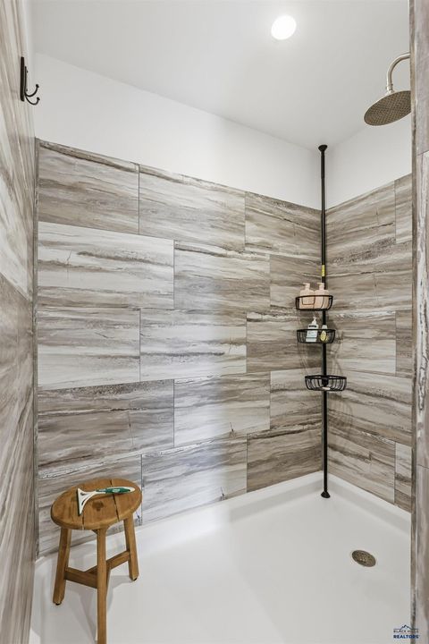 1661.119 E PHILADELPHIA RAPID CITY SD 57703