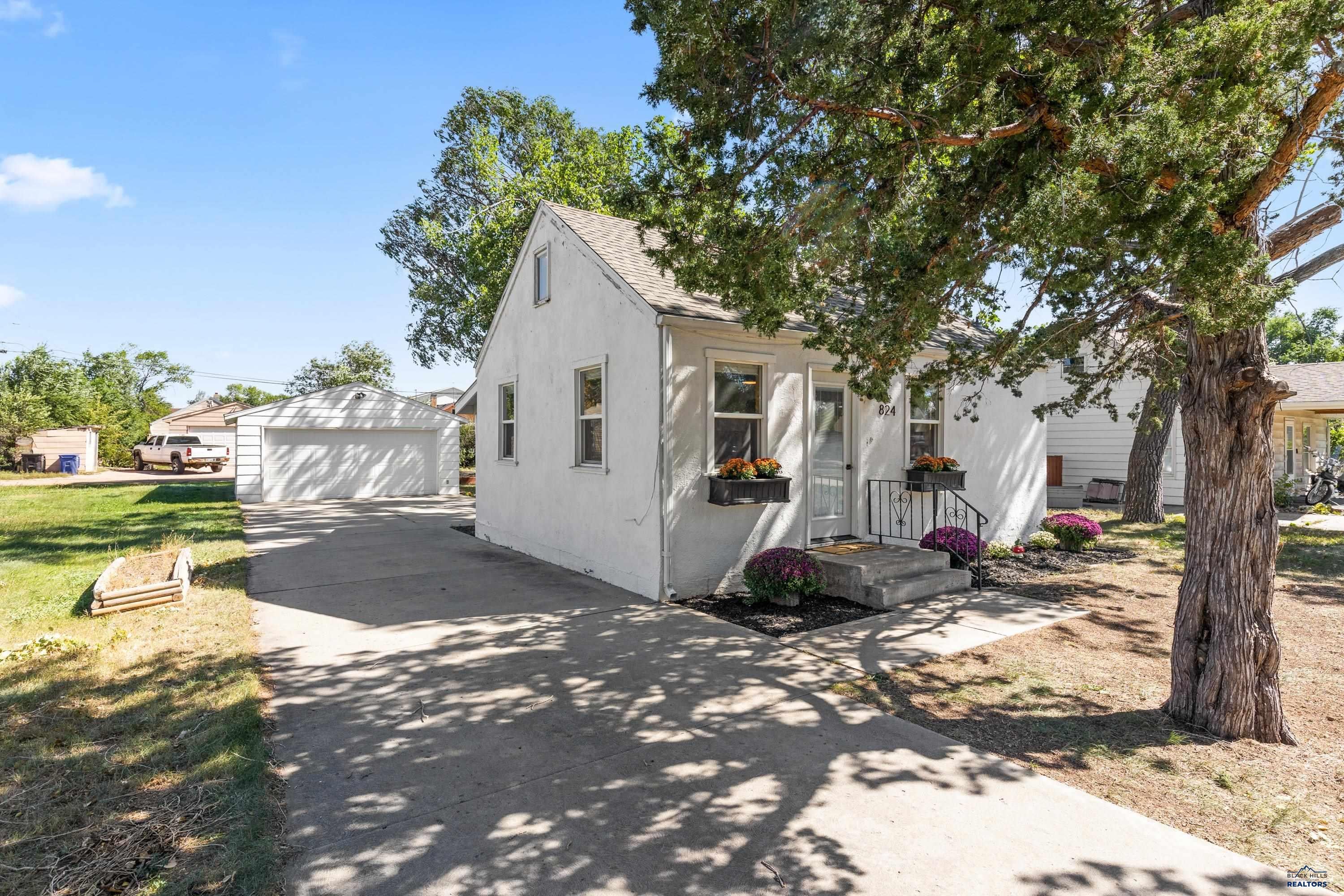 824 HOLCOMB AVE