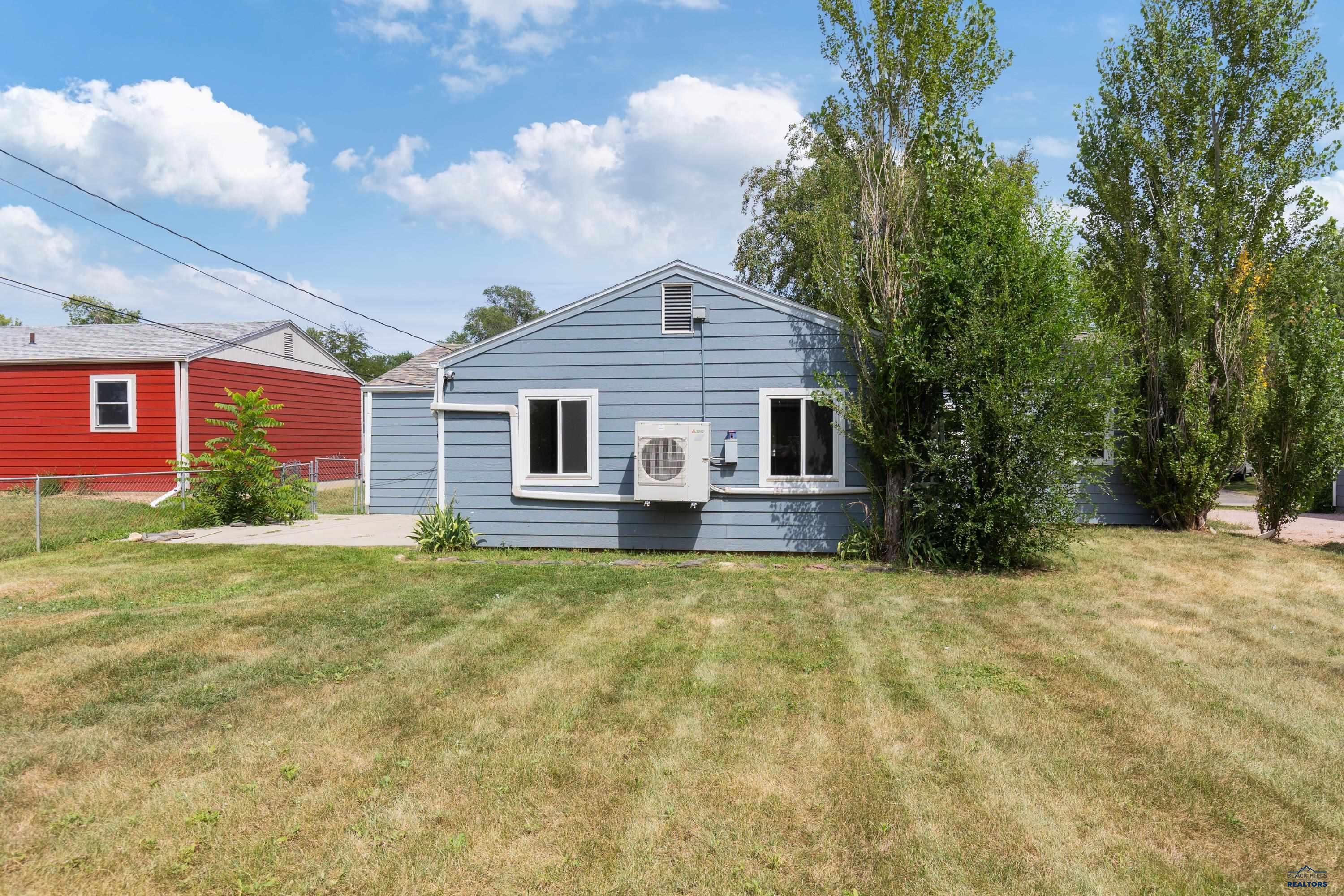 121 E FAIRMONT BLVD
