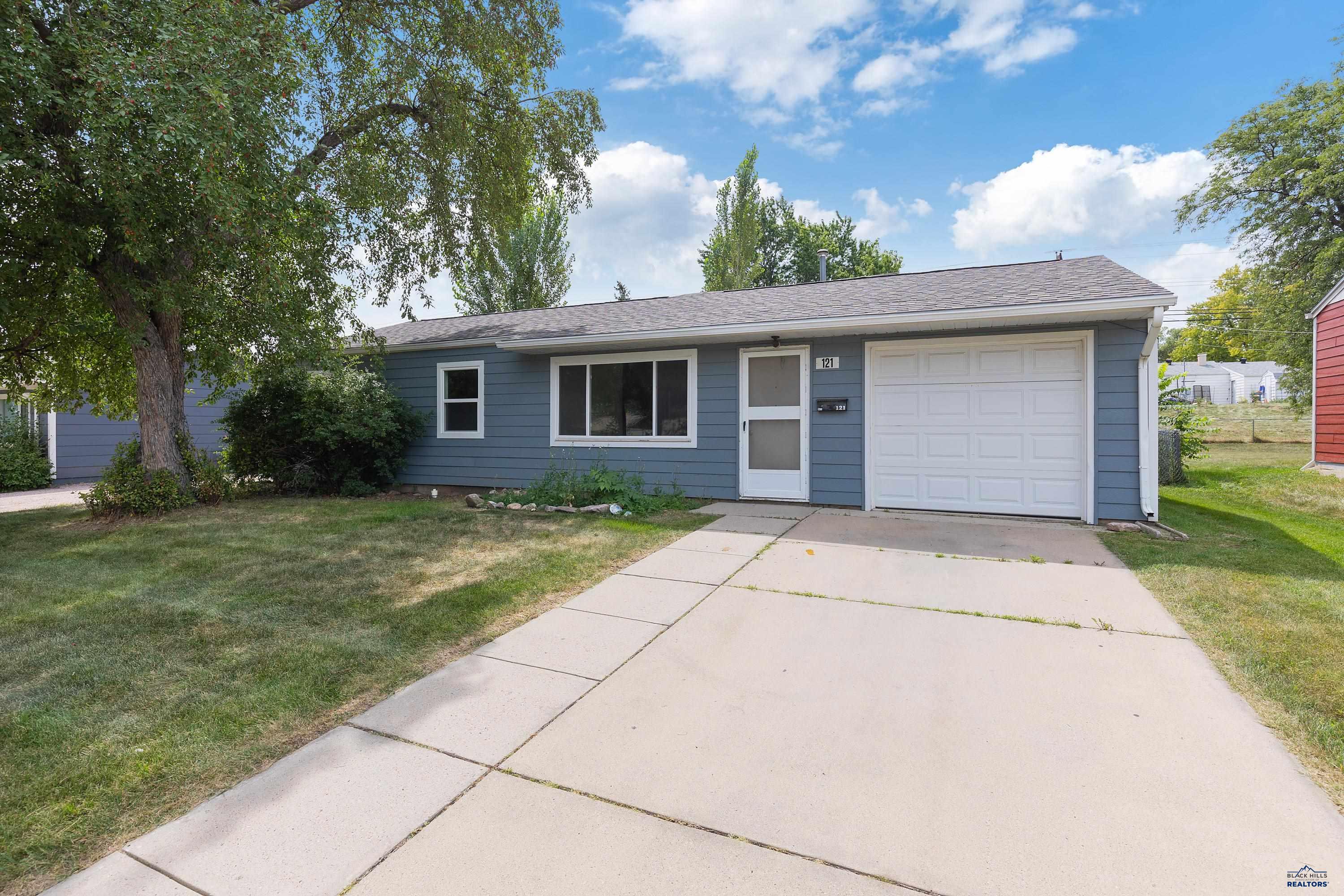 121 E FAIRMONT BLVD