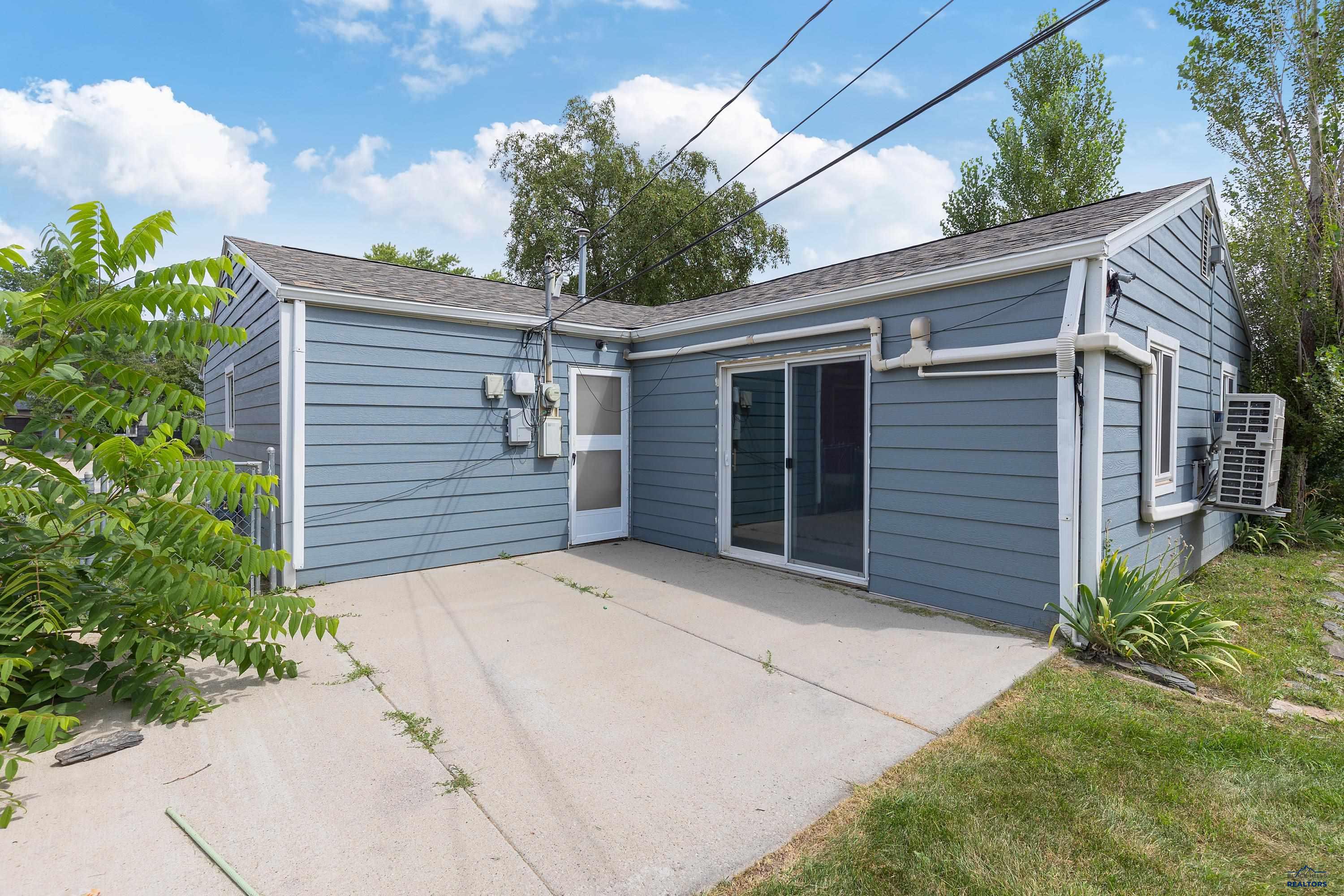 121 E FAIRMONT BLVD