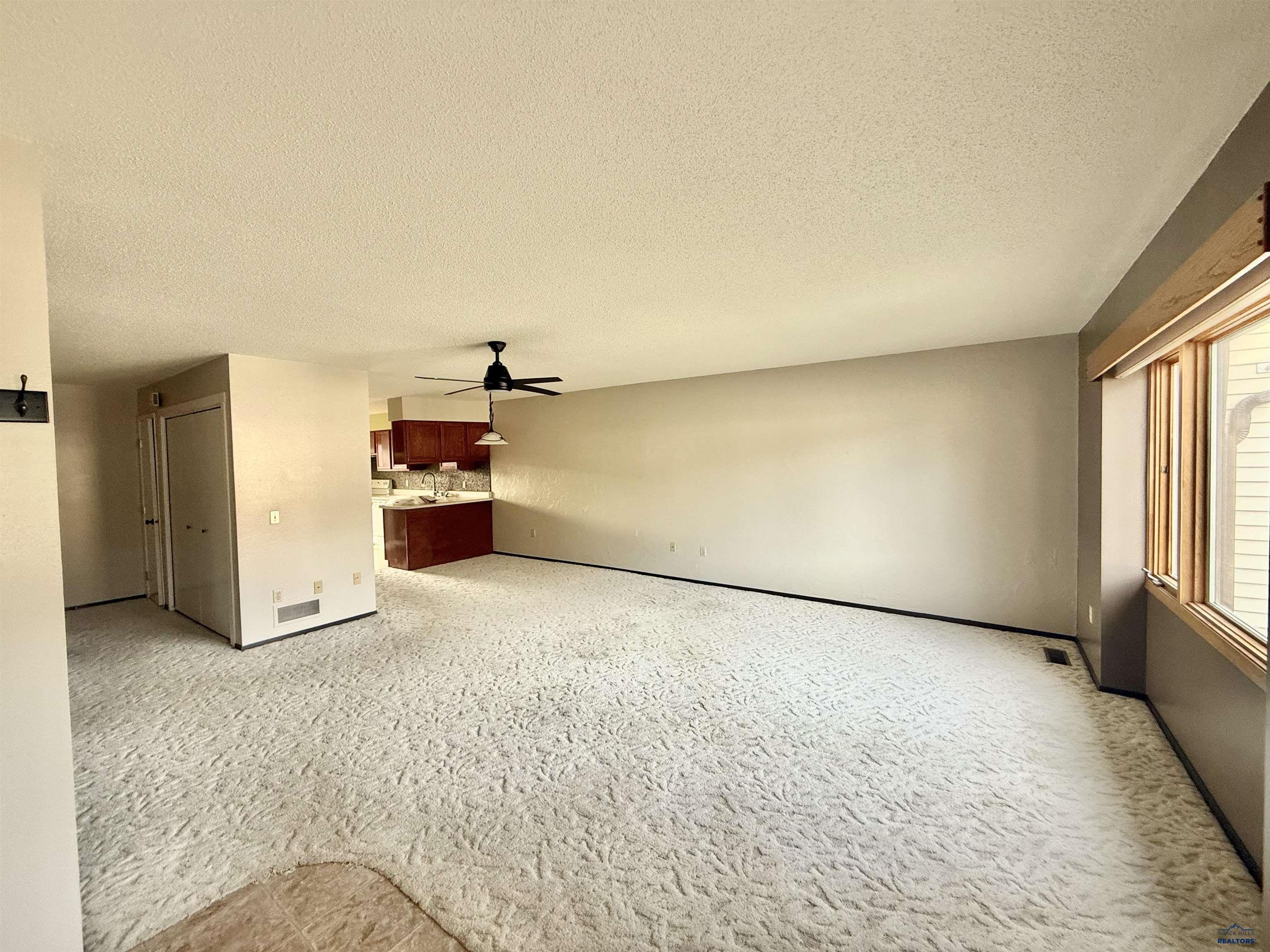 1425 LOOKOUT VALLEY CT