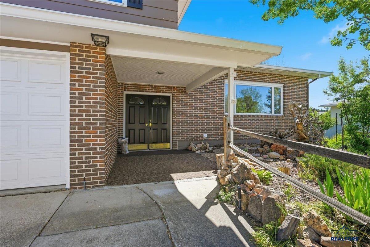 135 ASH CT