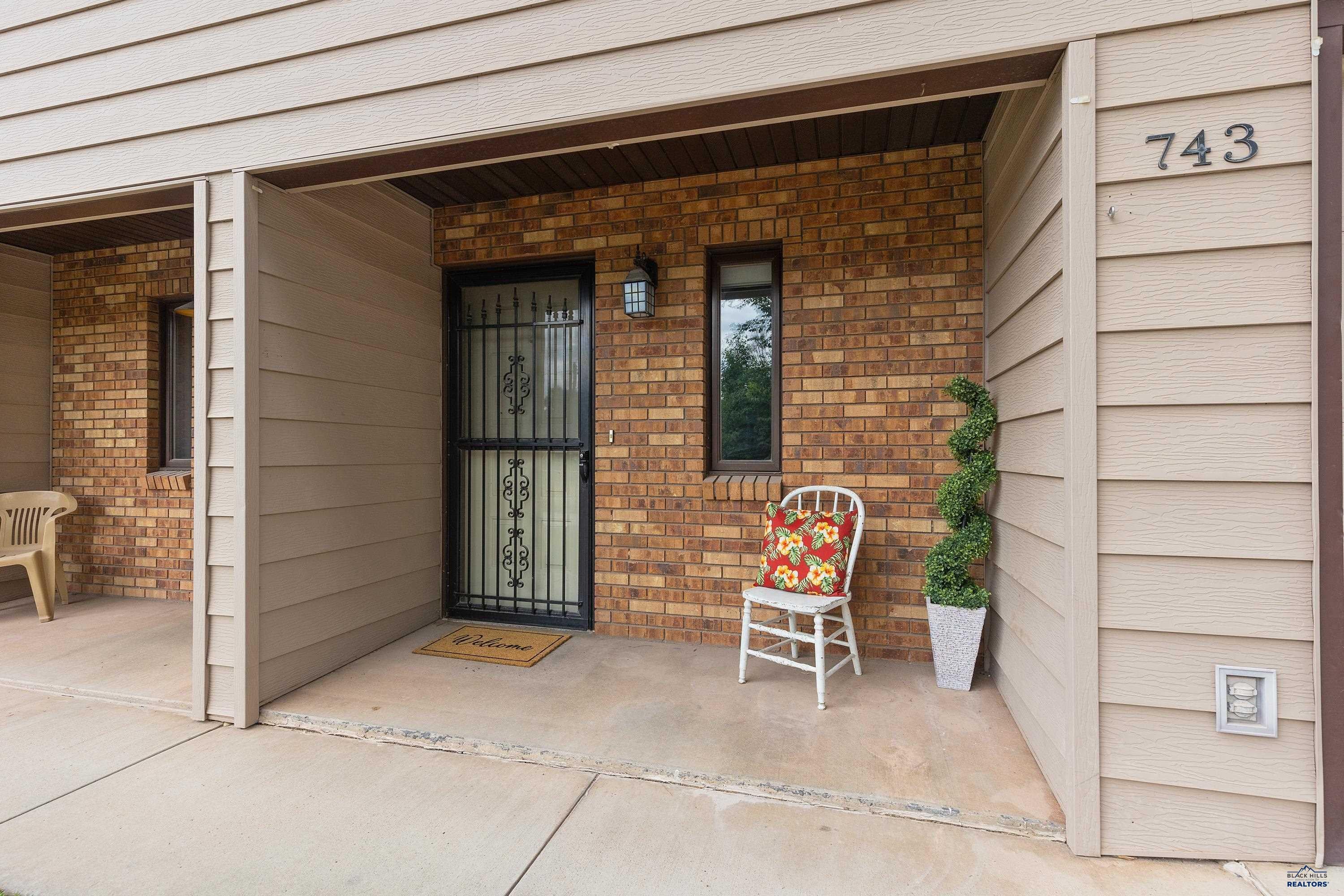 743 PLUM TREE LN