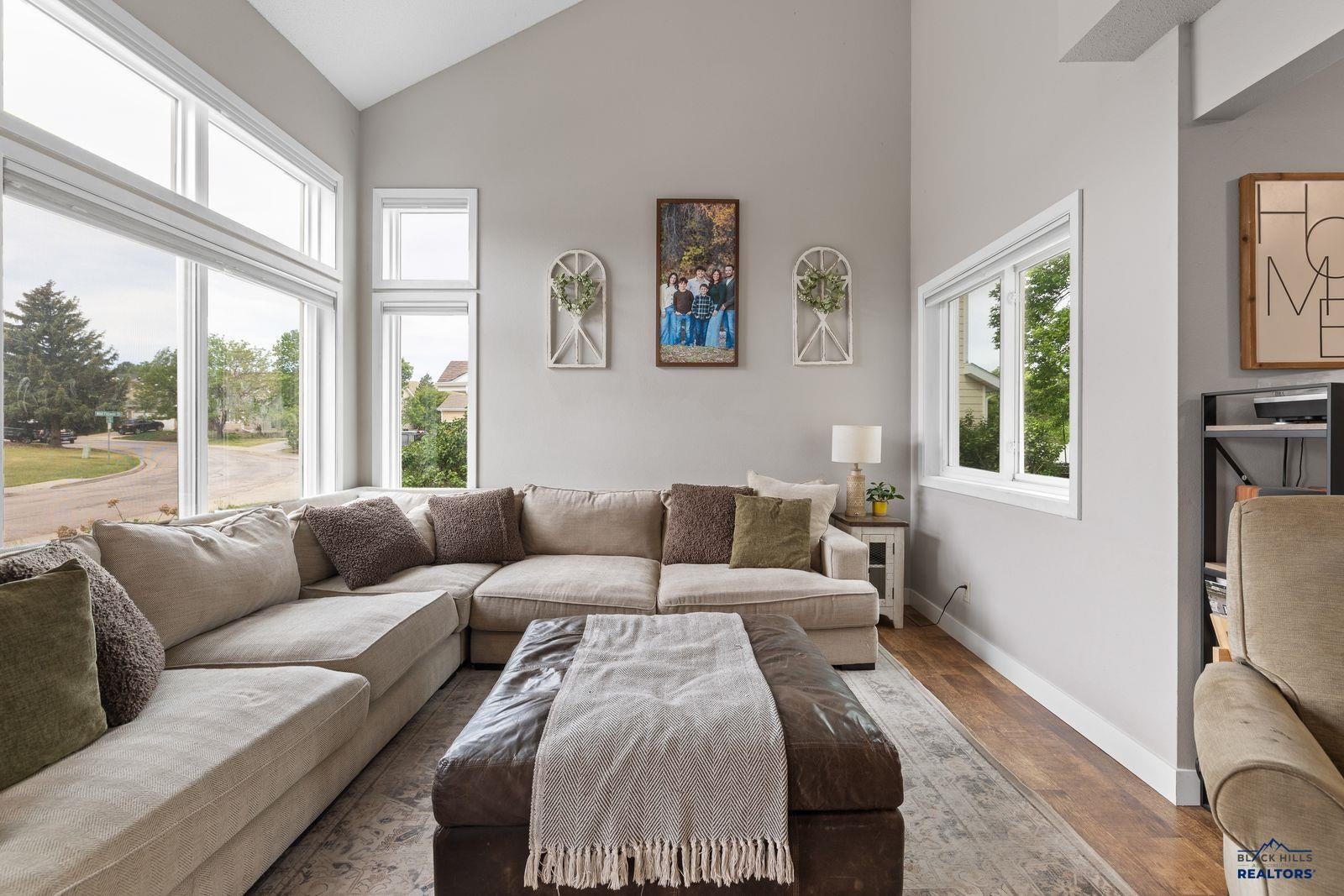 1128 CLOVER RIDGE DR