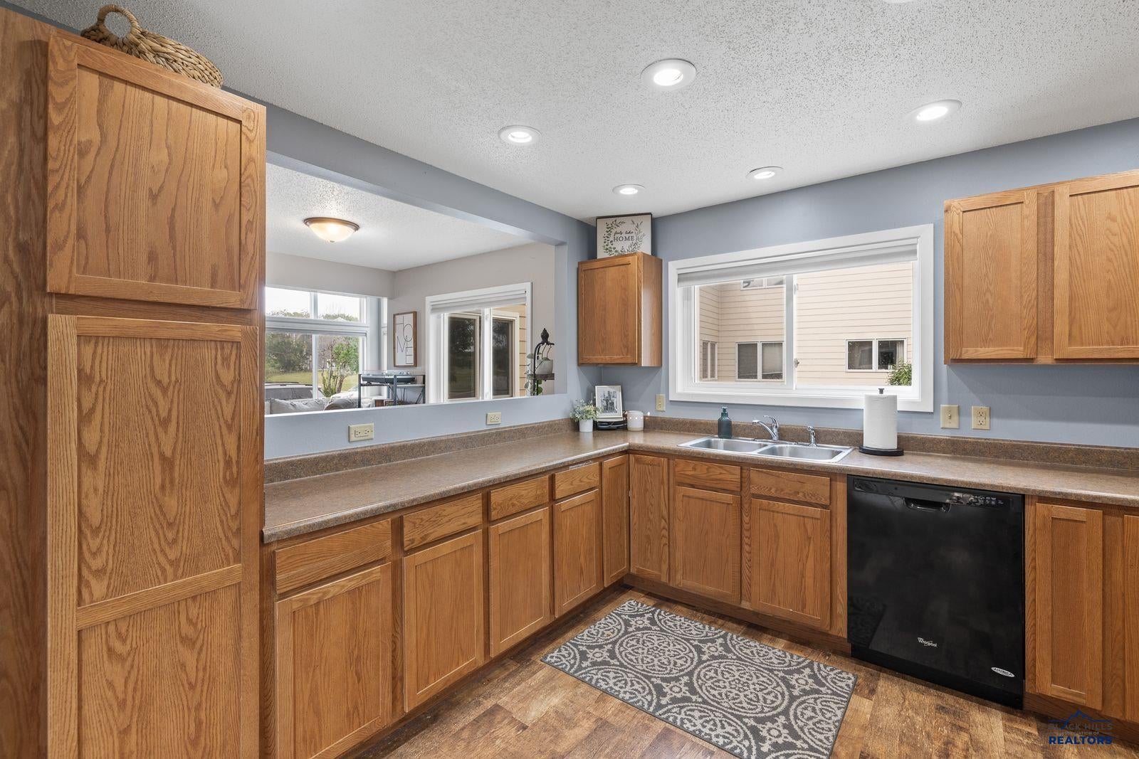 1128 CLOVER RIDGE DR