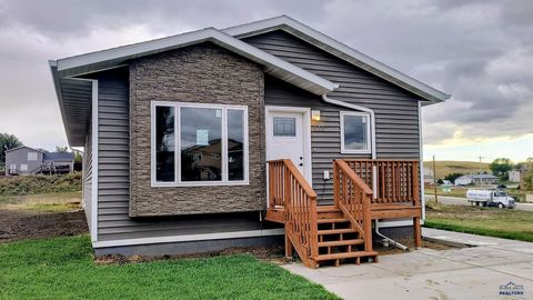 822 HERITAGE DR Belle Fourche SD 57717