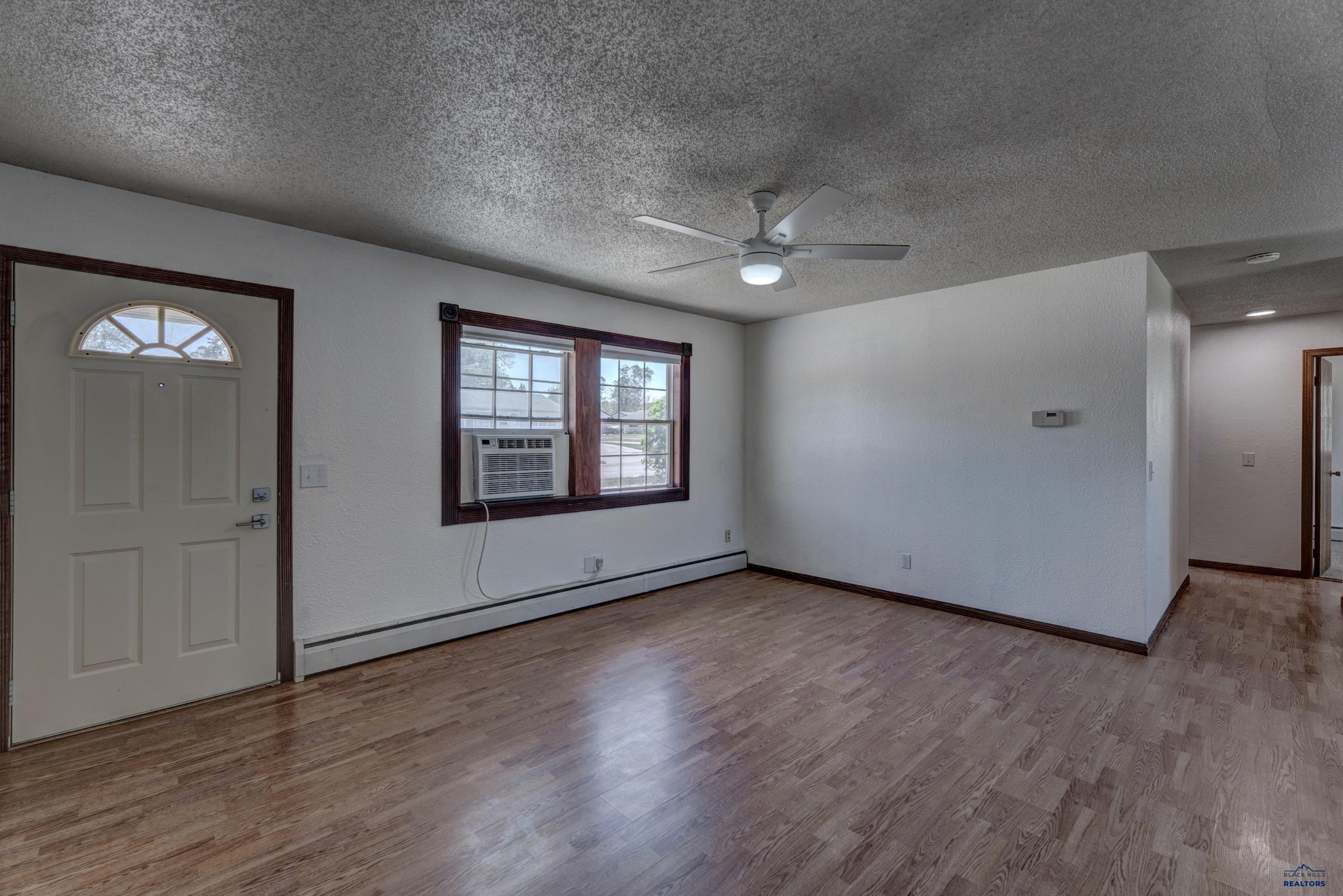 142 E MONTANA