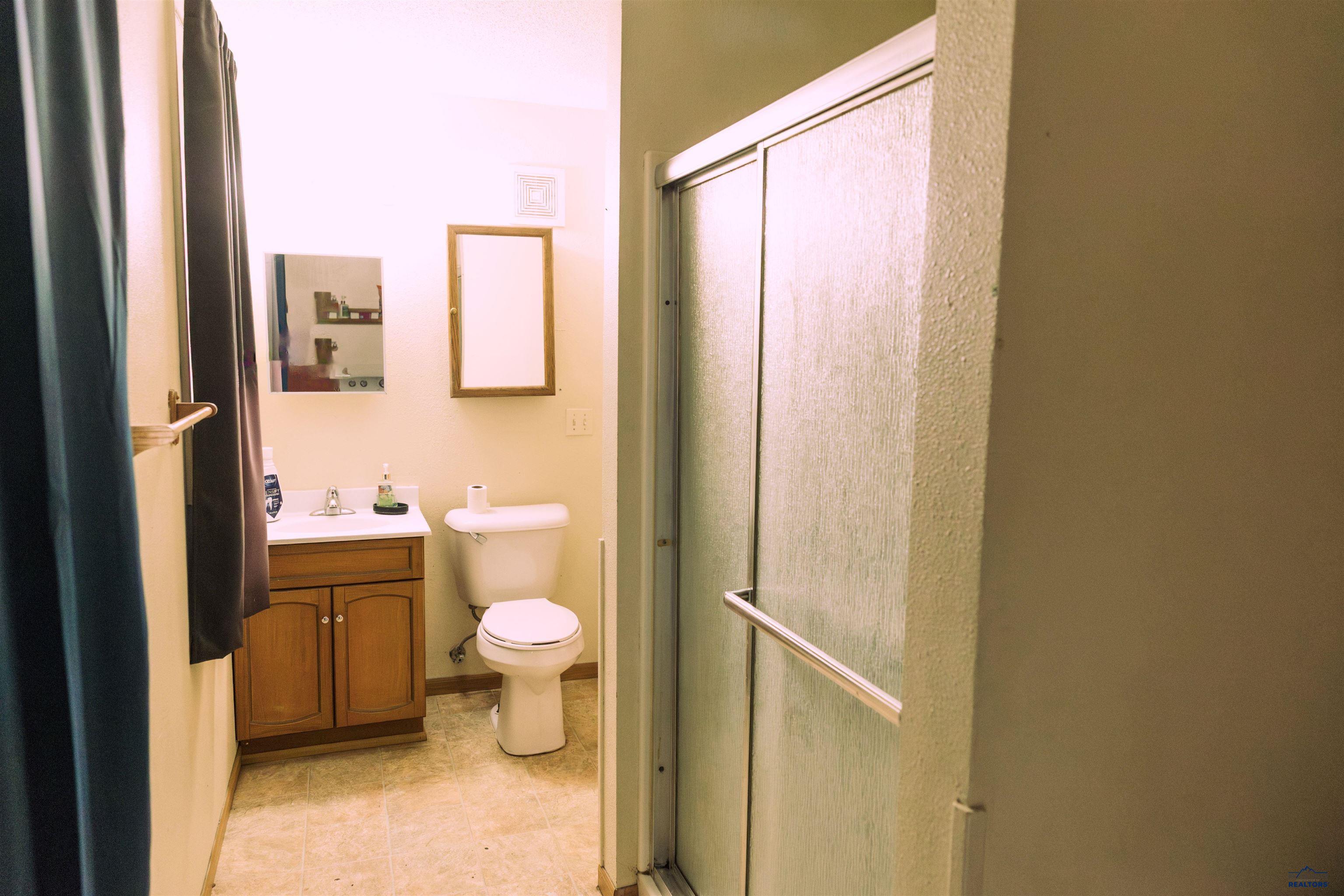 Rapid City, South Dakota 57701, United States, 2 Bedrooms Bedrooms, ,1 BathroomBathrooms,Residential,Active,184260