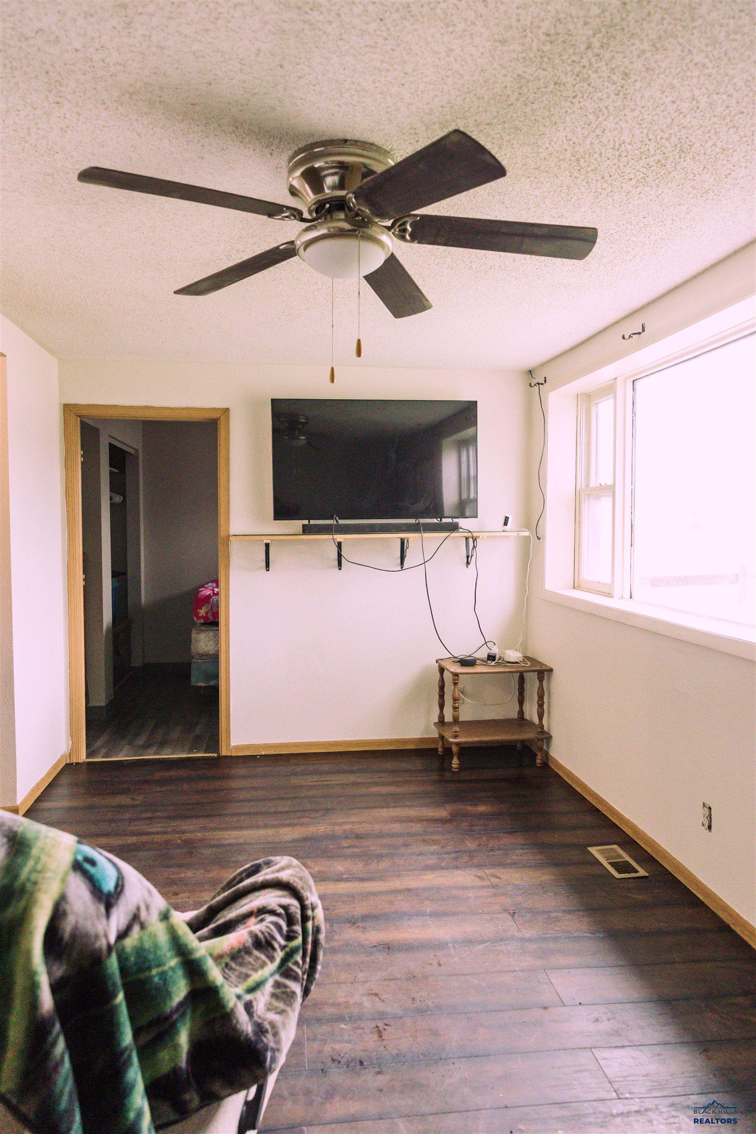 Rapid City, South Dakota 57701, United States, 2 Bedrooms Bedrooms, ,1 BathroomBathrooms,Residential,Active,184260