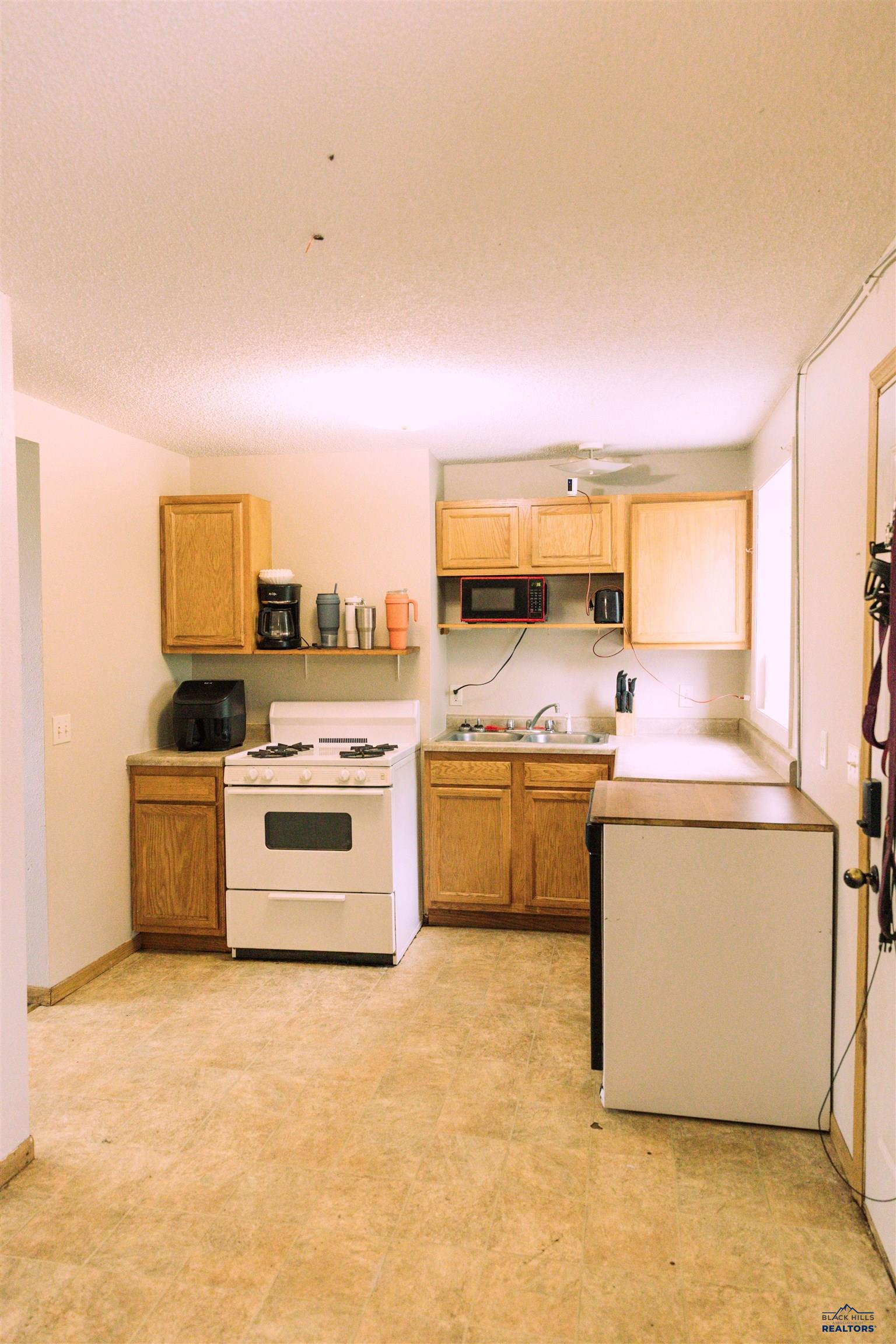 Rapid City, South Dakota 57701, United States, 2 Bedrooms Bedrooms, ,1 BathroomBathrooms,Residential,Active,184260