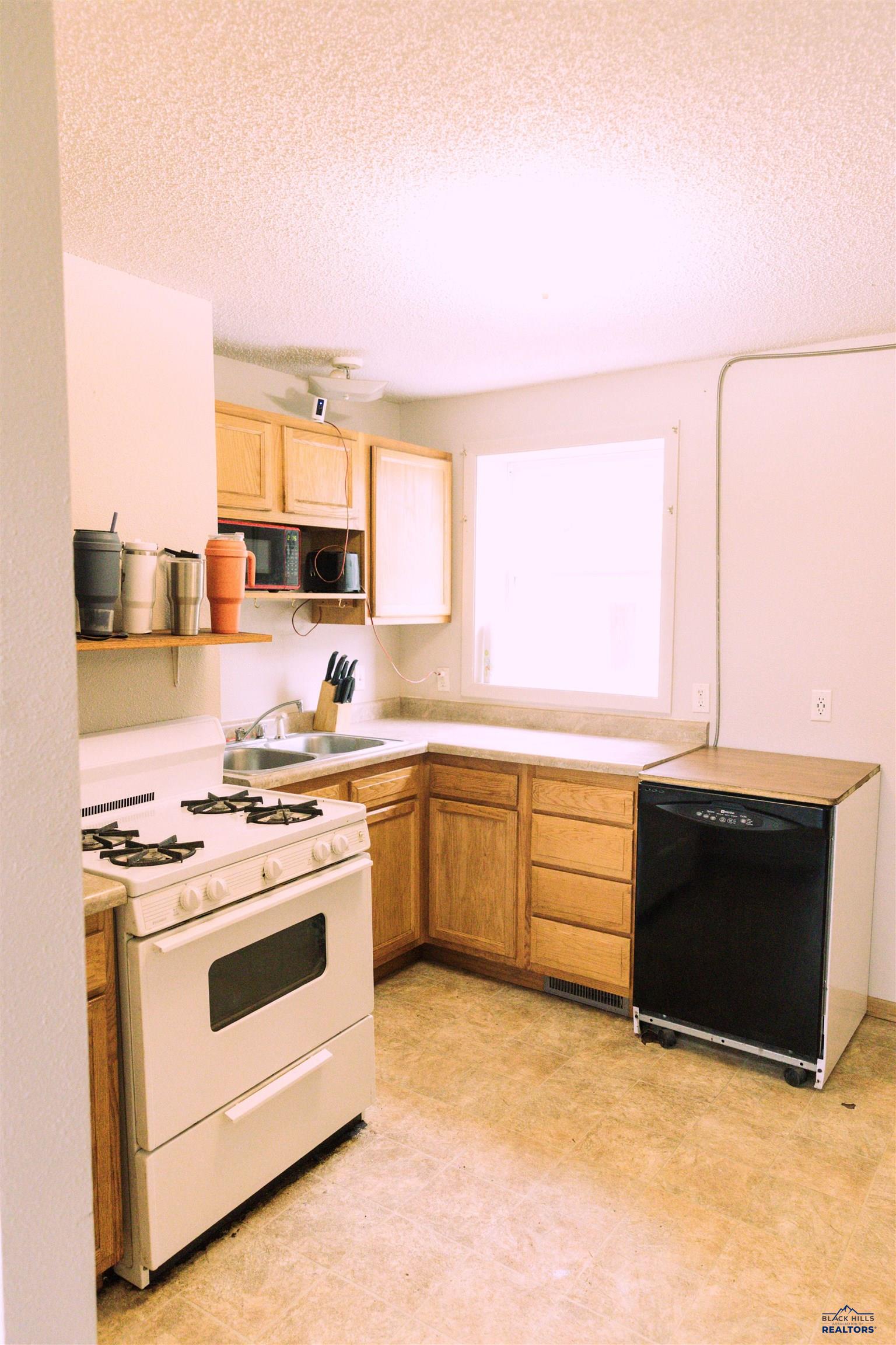 Rapid City, South Dakota 57701, United States, 2 Bedrooms Bedrooms, ,1 BathroomBathrooms,Residential,Active,184260