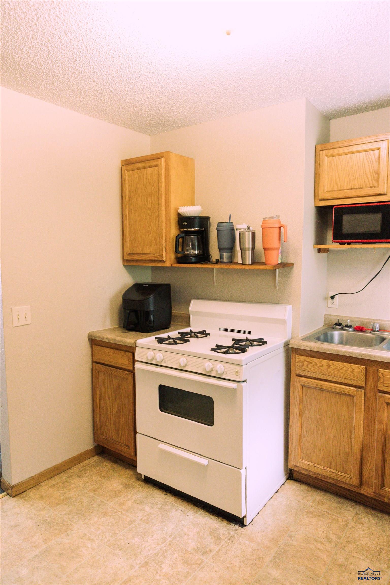 Rapid City, South Dakota 57701, United States, 2 Bedrooms Bedrooms, ,1 BathroomBathrooms,Residential,Active,184260