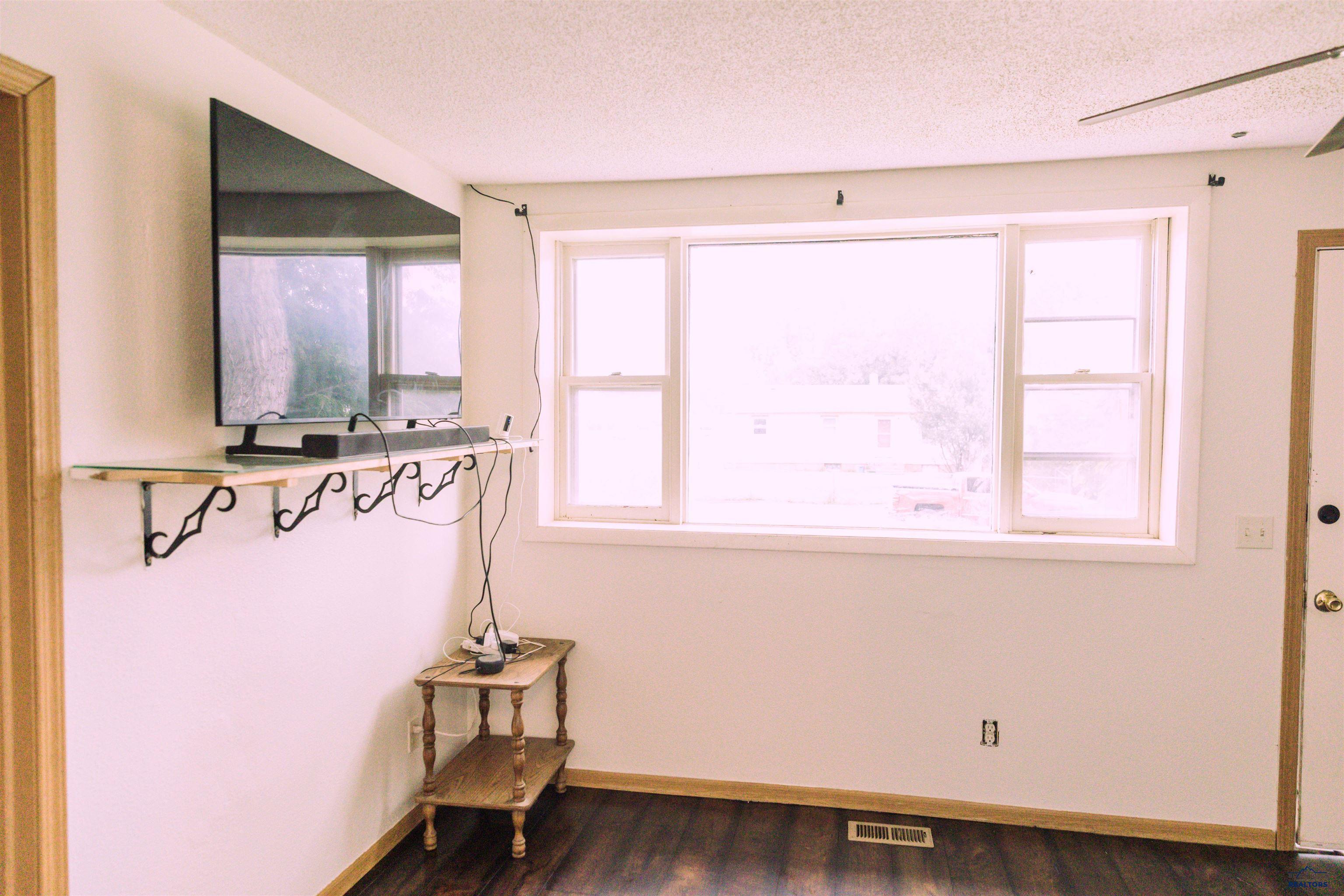 Rapid City, South Dakota 57701, United States, 2 Bedrooms Bedrooms, ,1 BathroomBathrooms,Residential,Active,184260