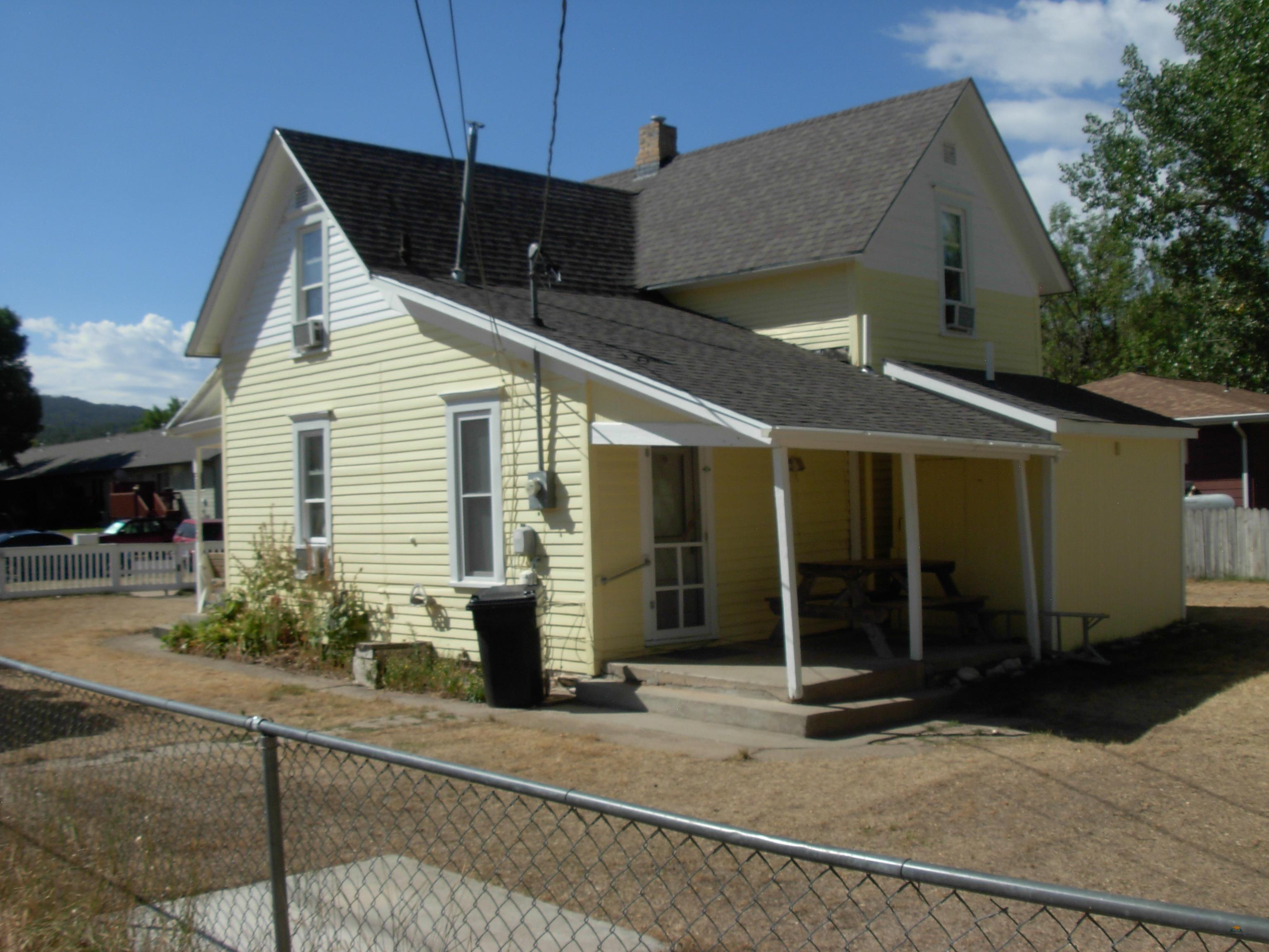 330 W LINCOLN