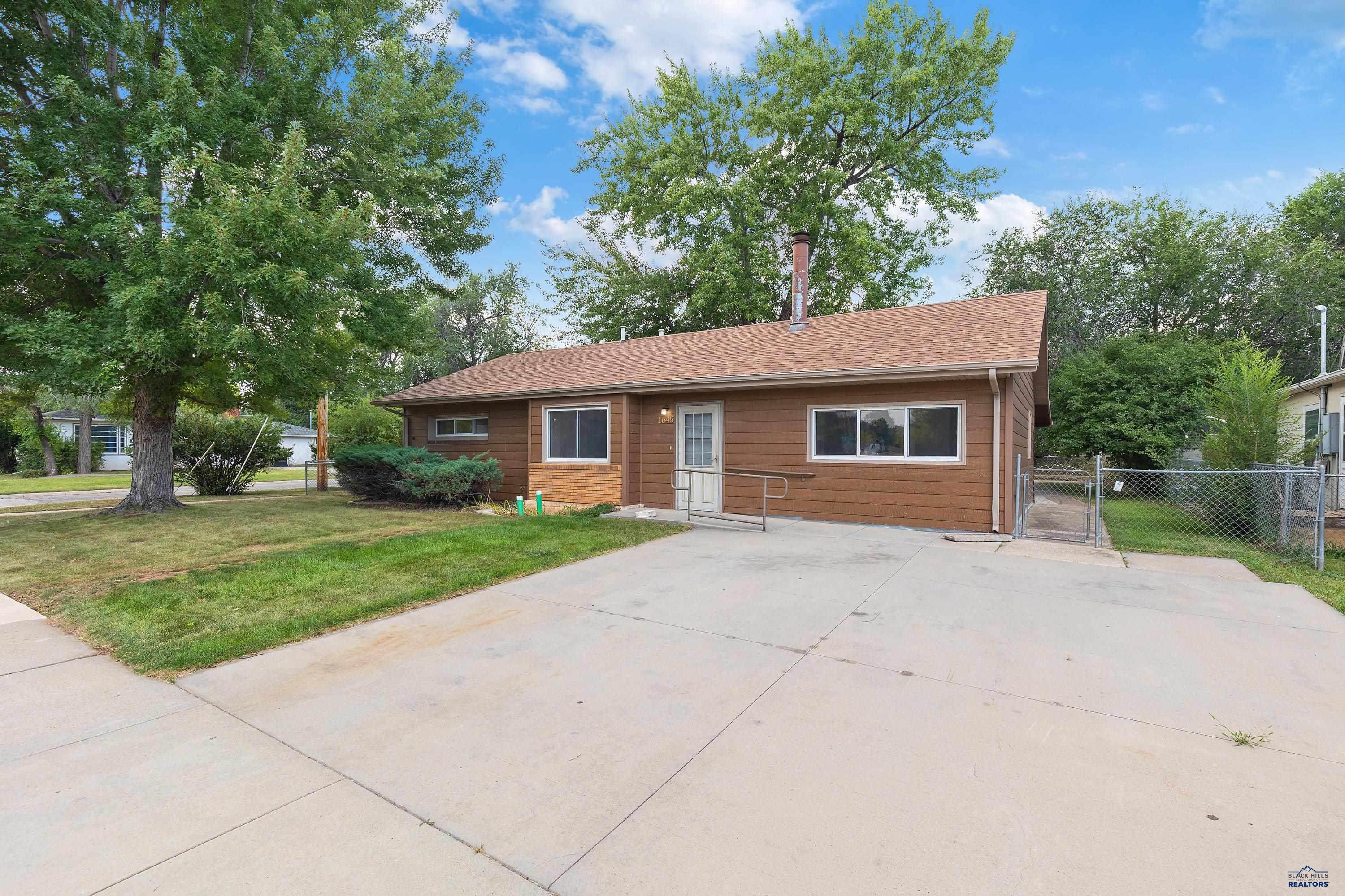 1645 EVERGREEN DR