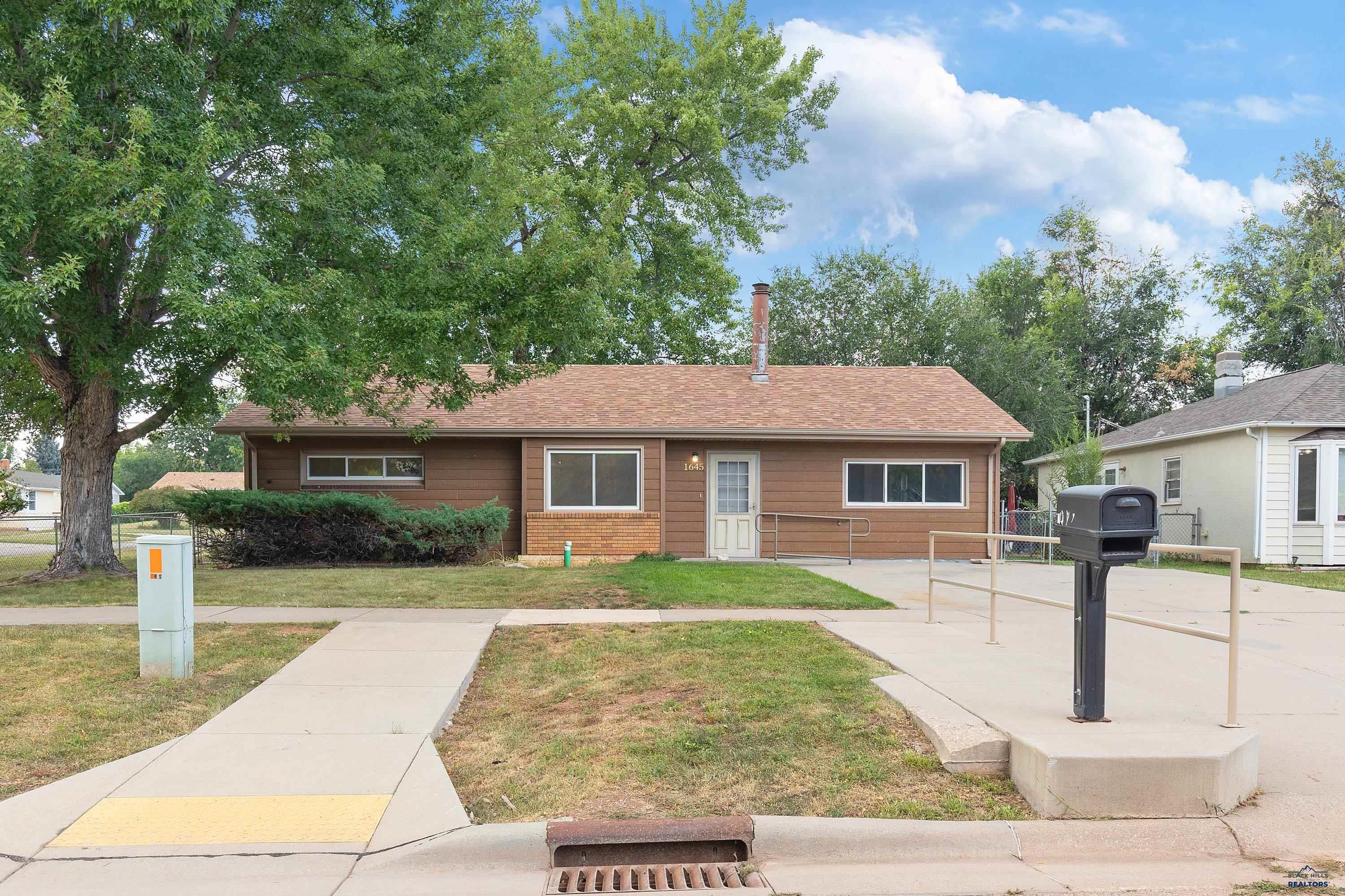 1645 EVERGREEN DR