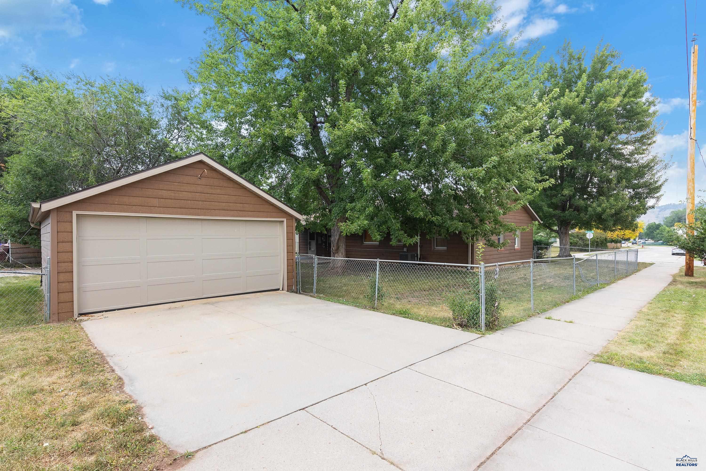 1645 EVERGREEN DR