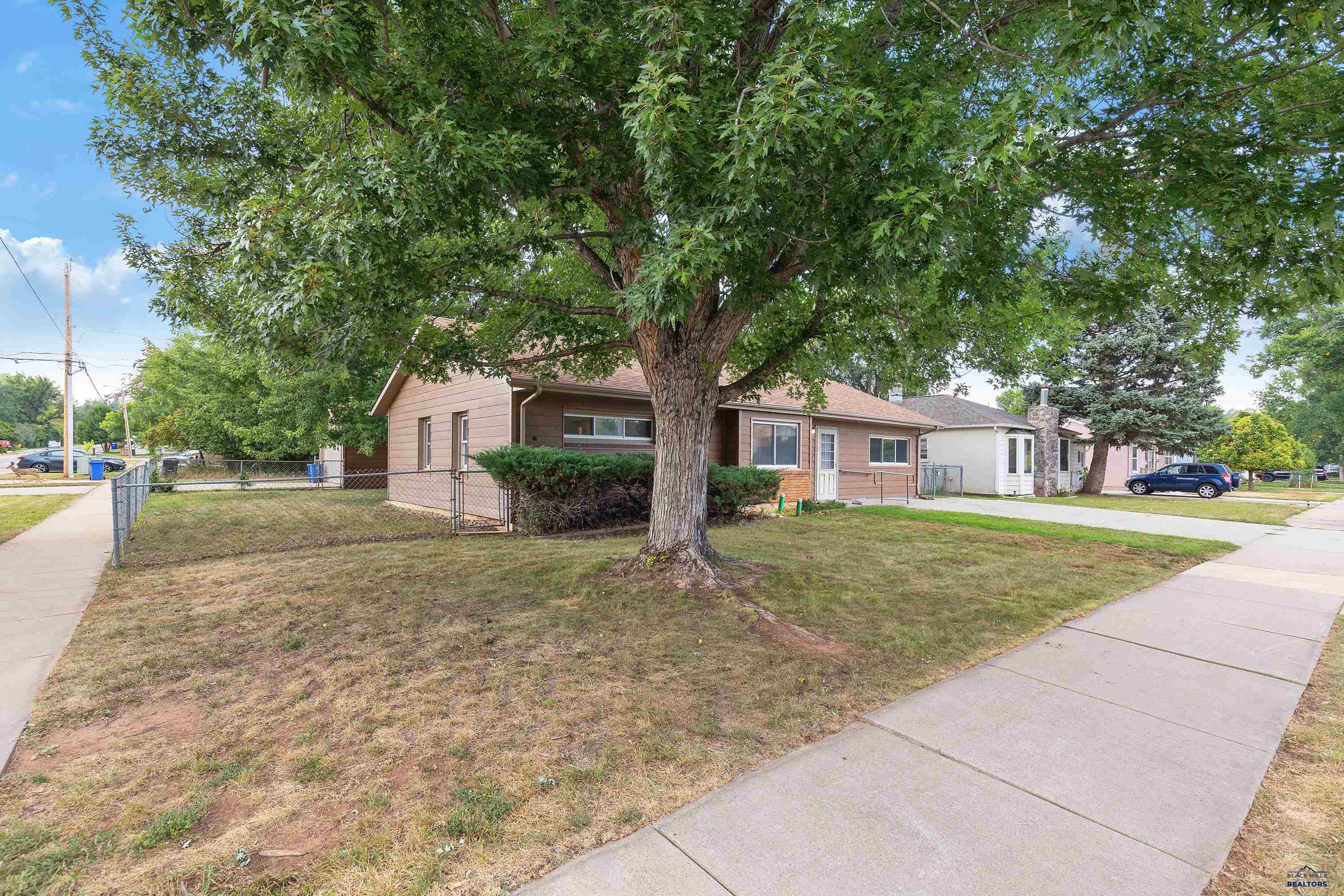 1645 EVERGREEN DR