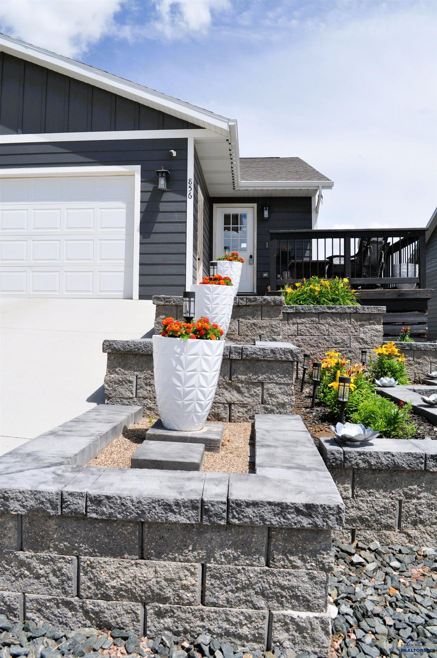 856 DIAMOND RIDGE BOULEVARD