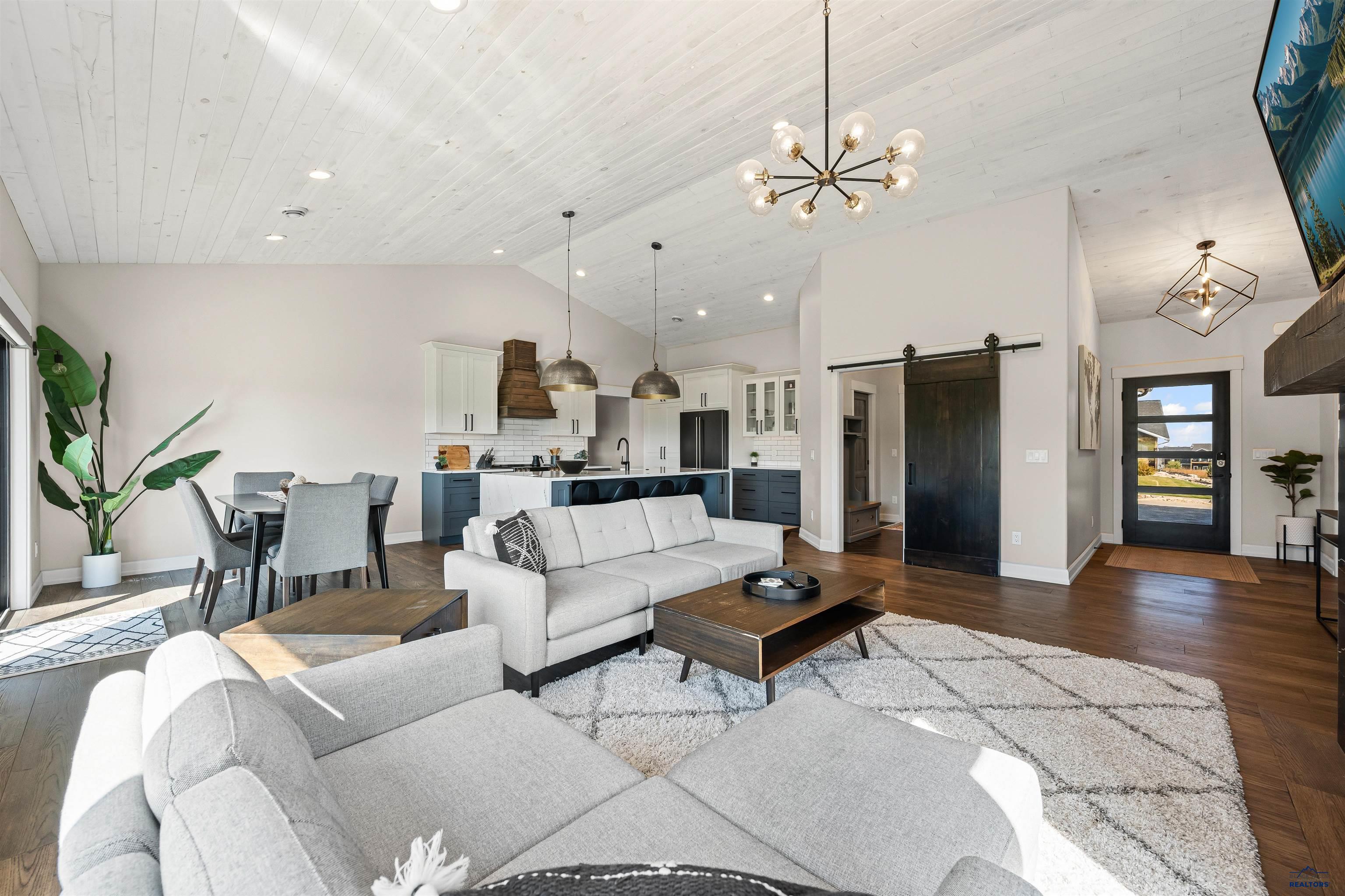 7935 BROOKS LOOP