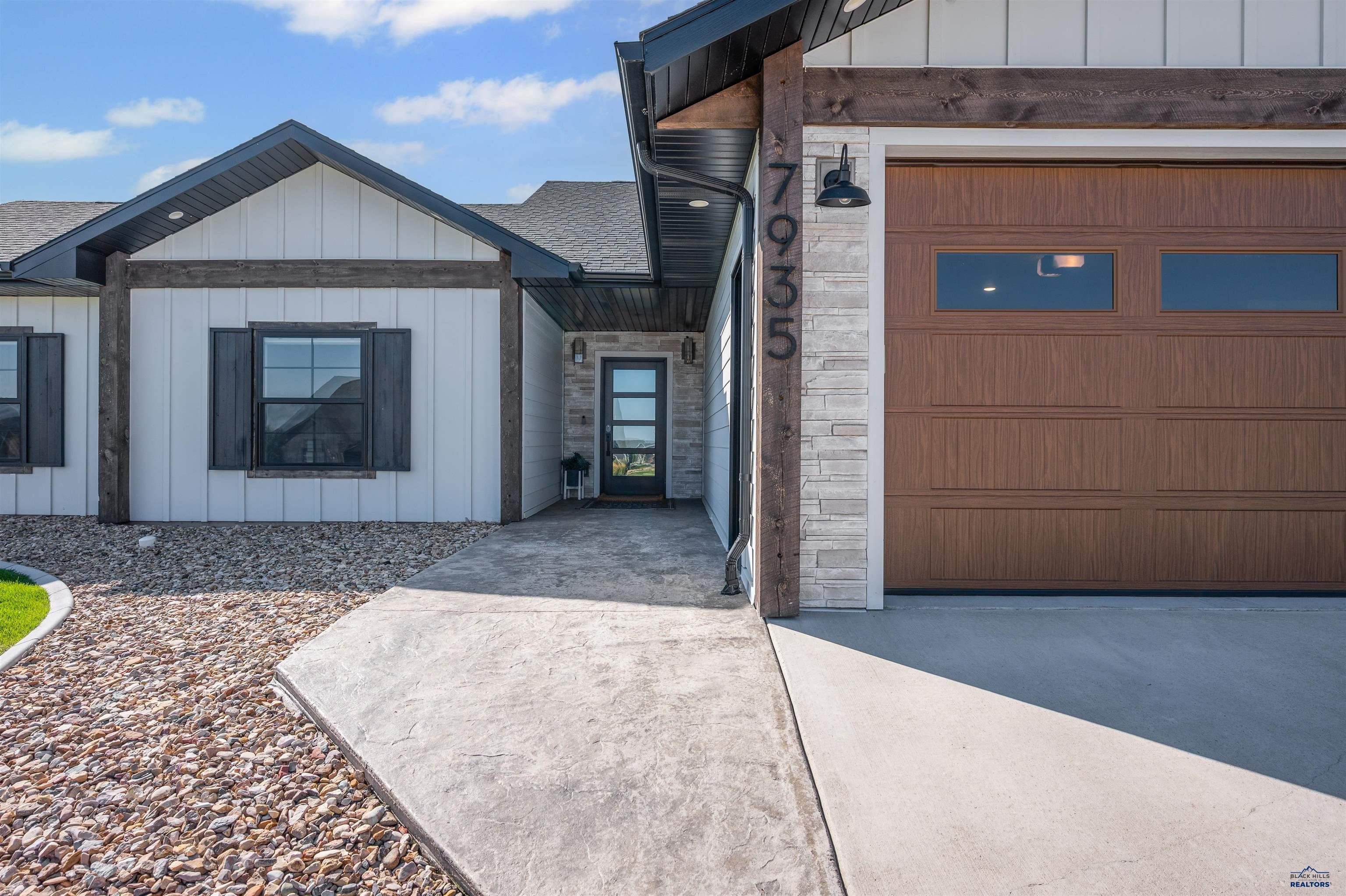 7935 BROOKS LOOP