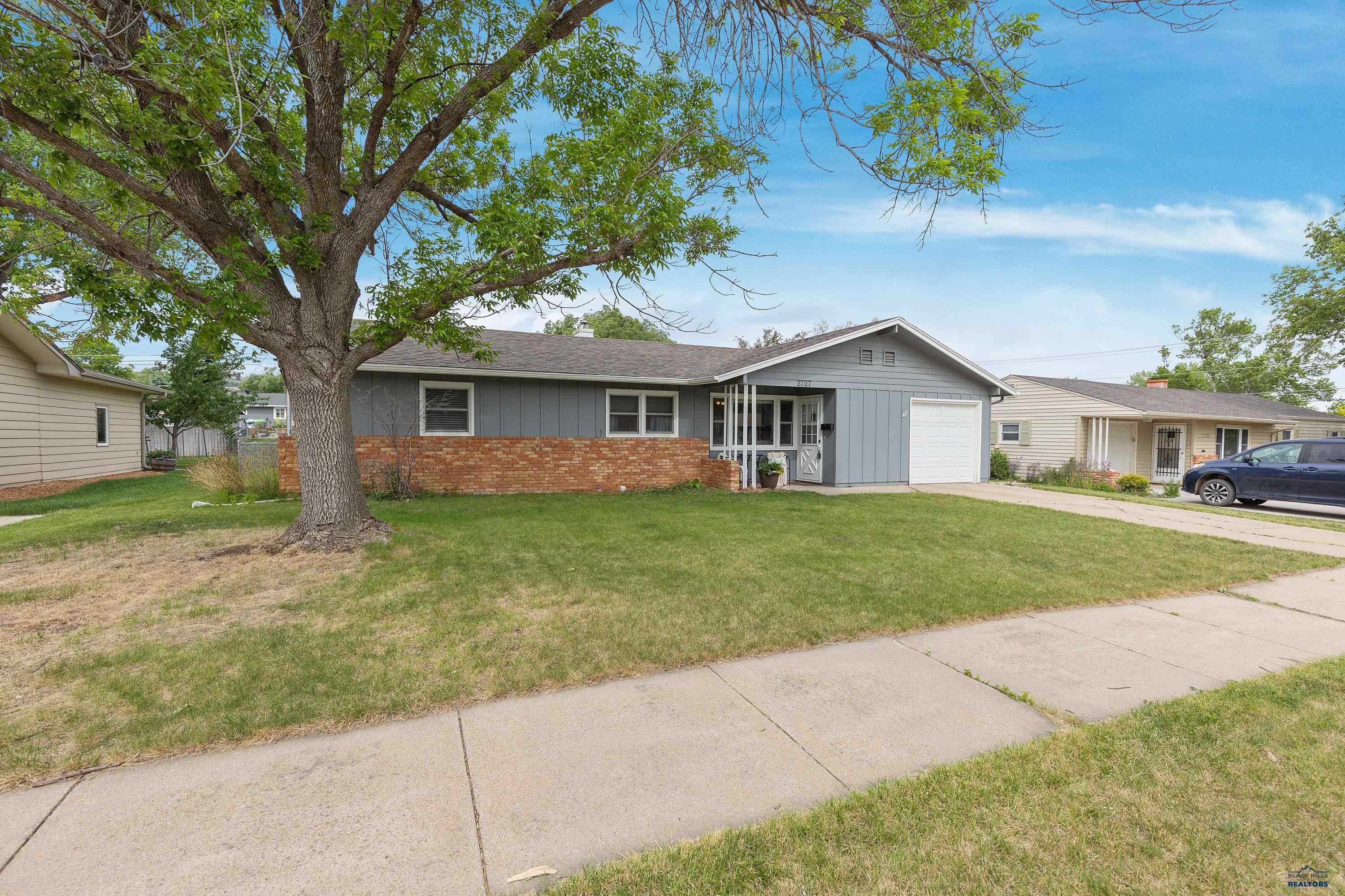 2727 OAK AVE