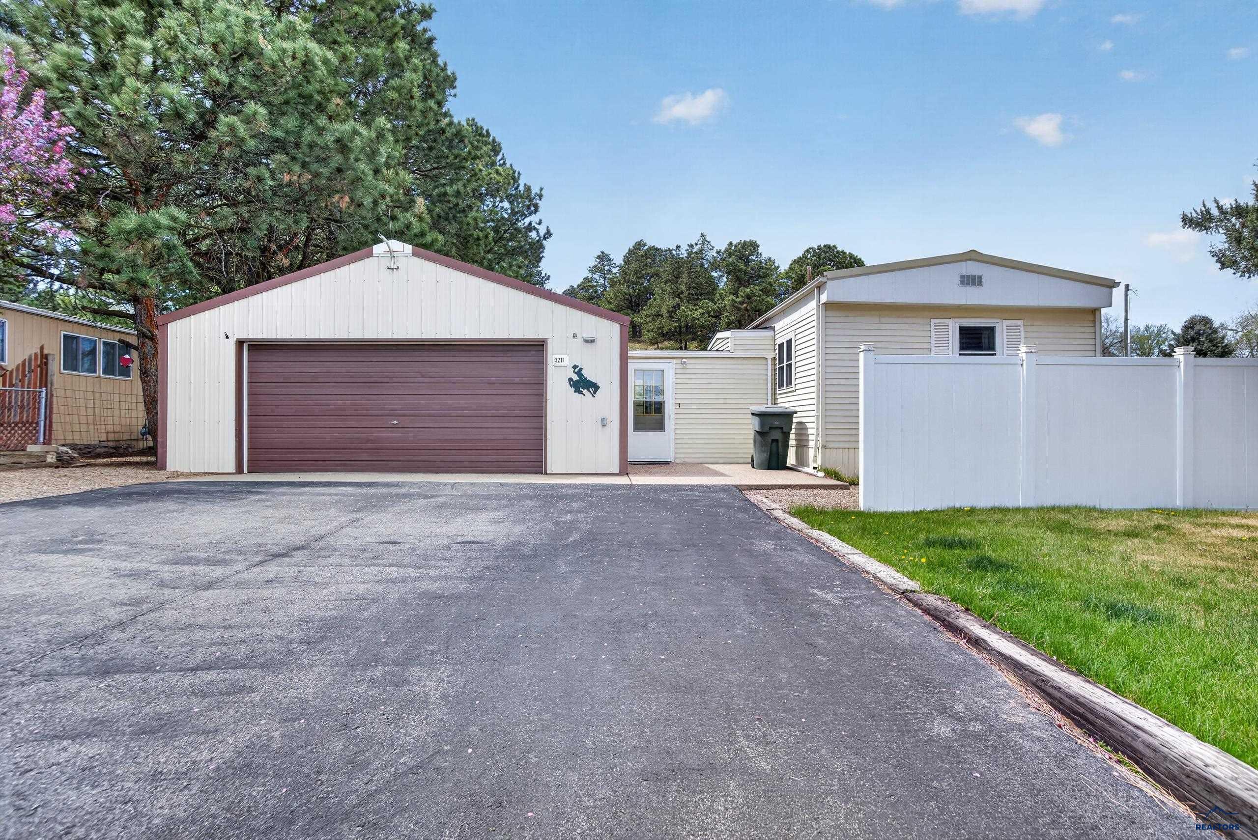 3211 VANOCKER DR