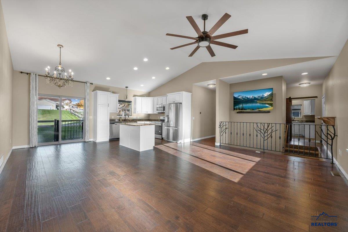 1722 IRON HORSE LOOP