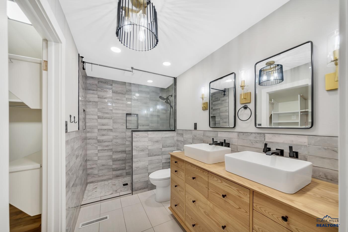 Rapid City, South Dakota, 57702, United States, ,3 BathroomsBathrooms,Residential,Active,1701616