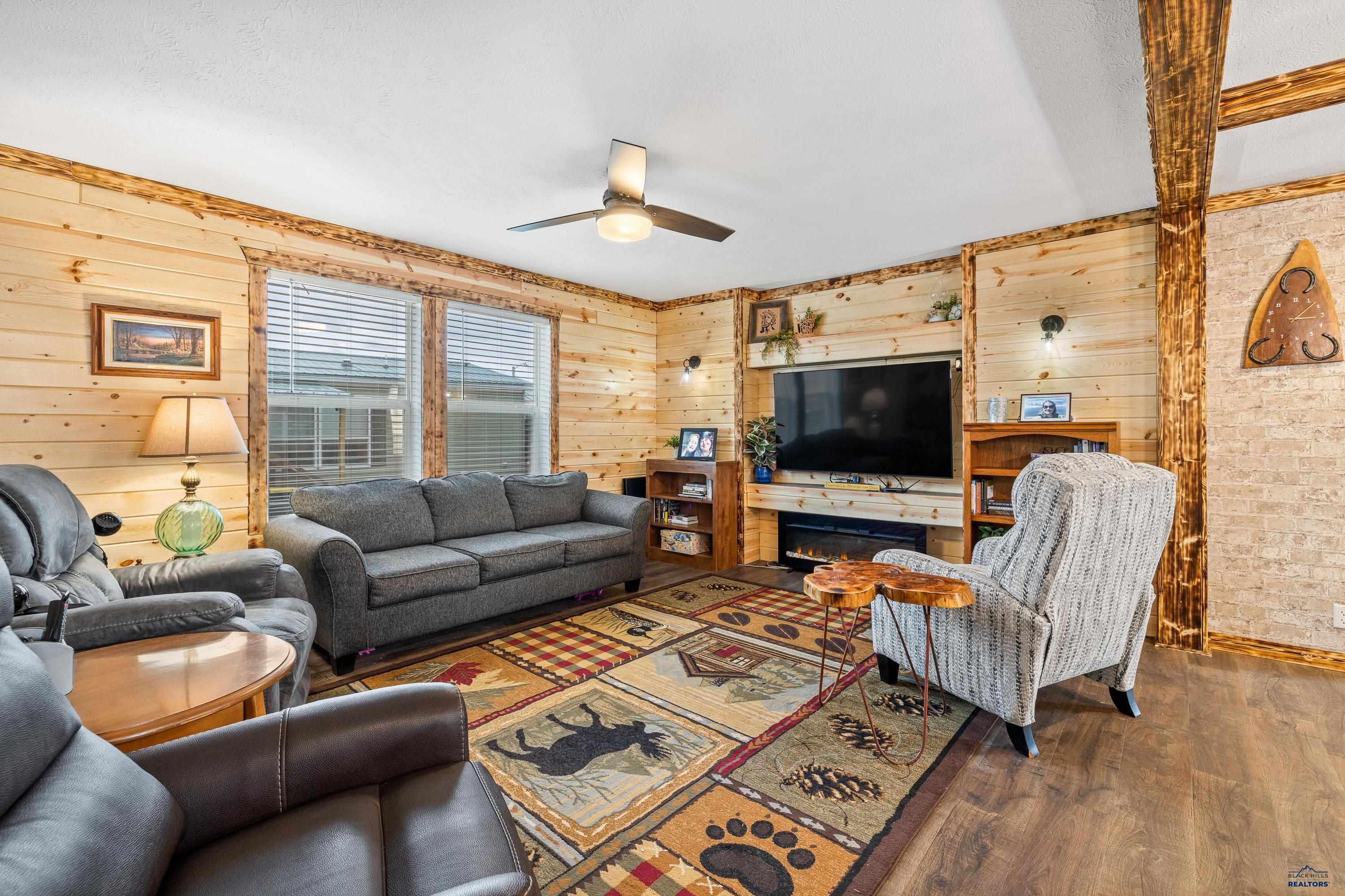 1823 WOOD LILY LN