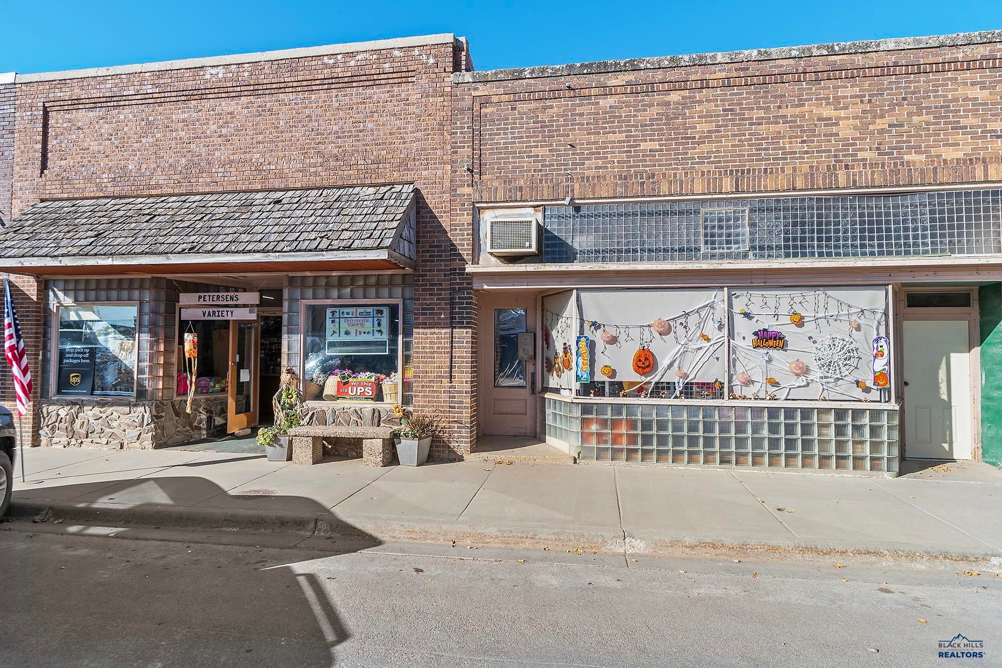 135 S CENTER AVE
