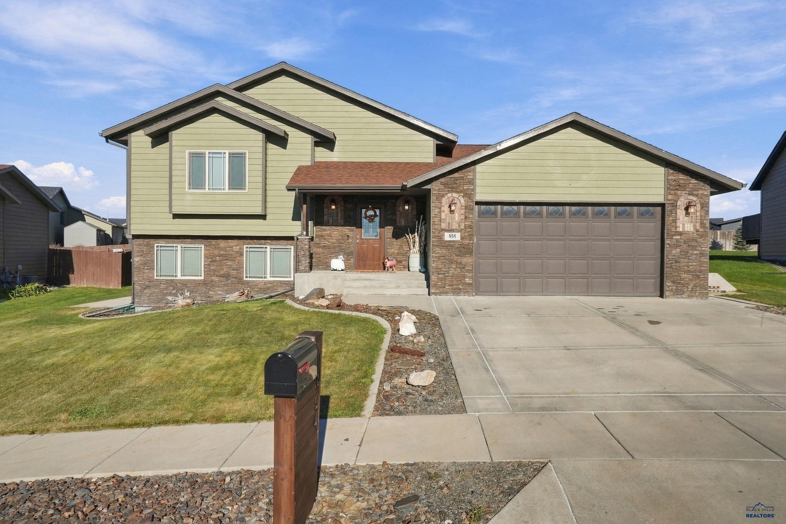954 HAAKON ST