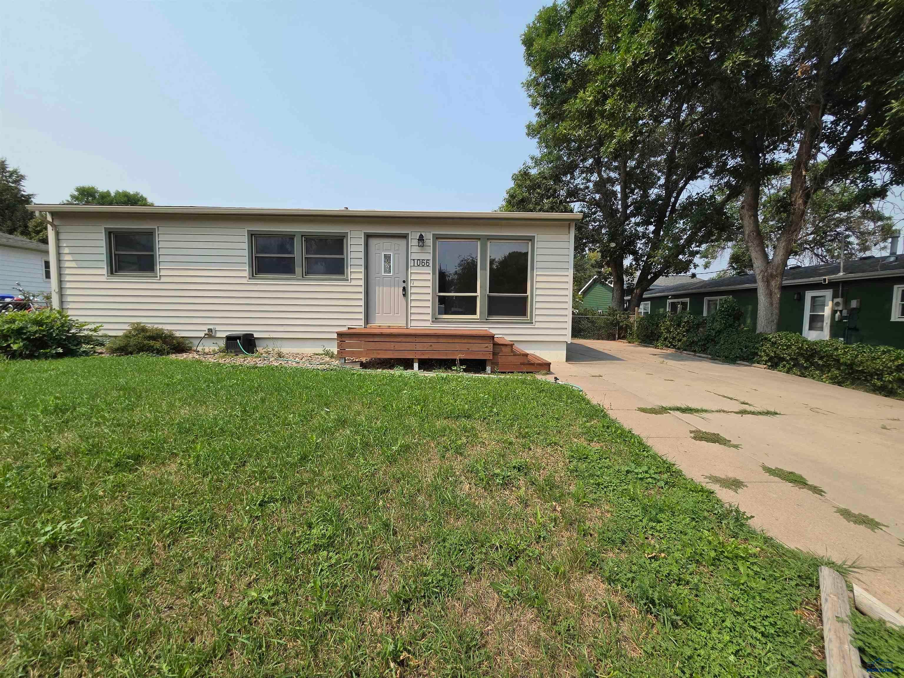 1066 E OHIO