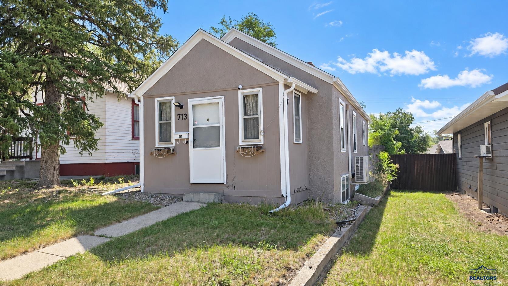 713 FAIRVIEW