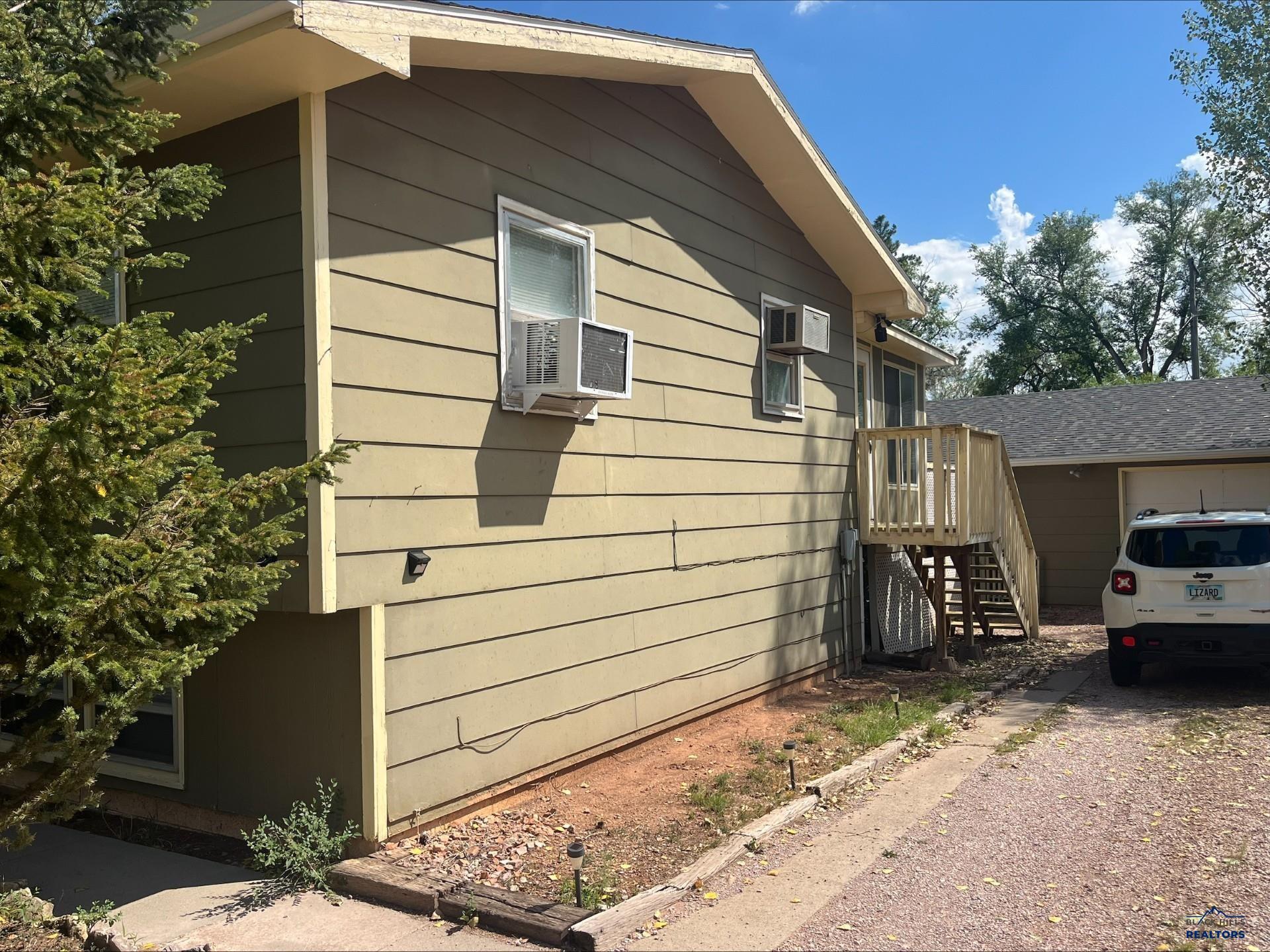 2305 LINCOLN AVE