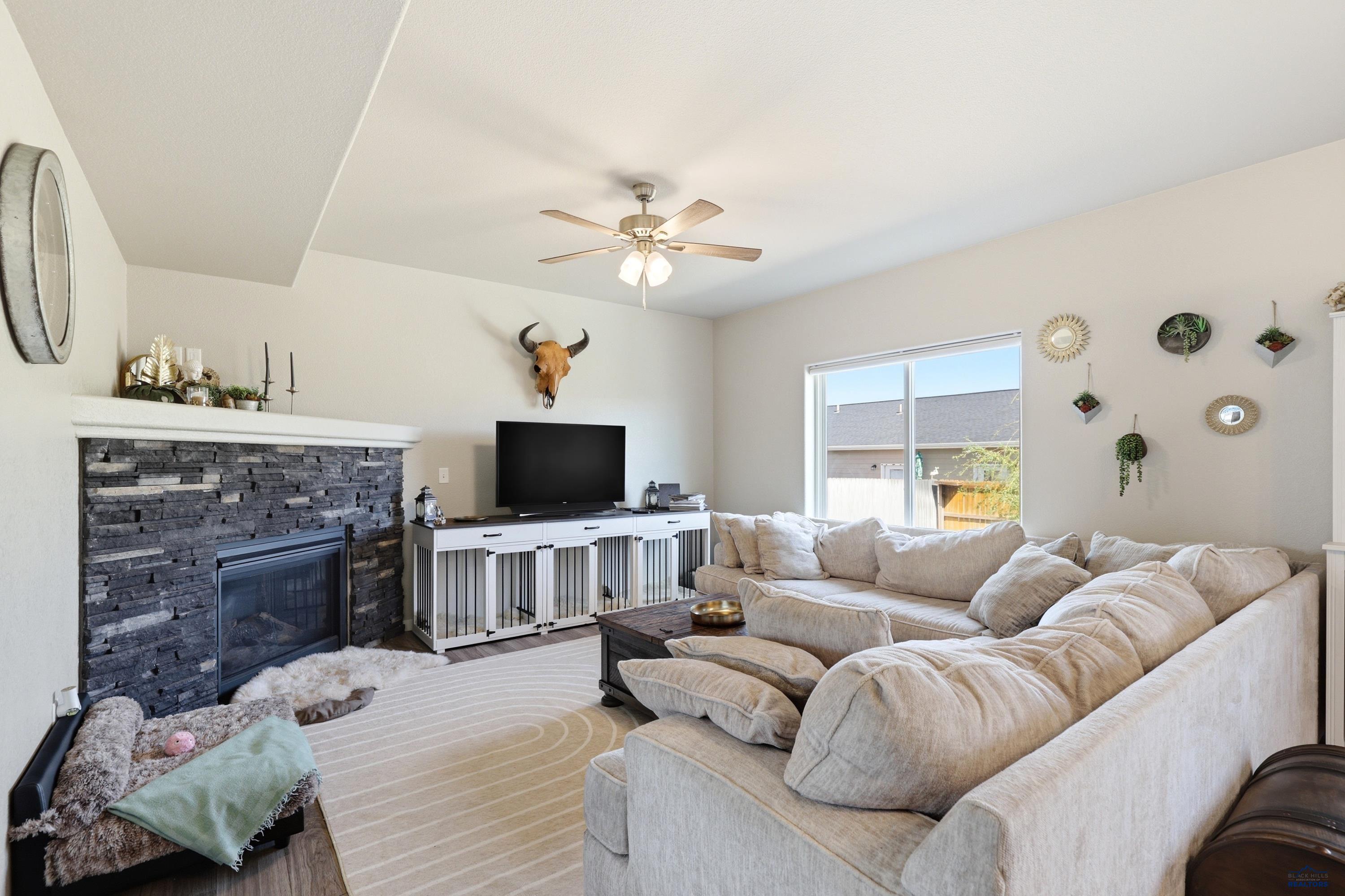 3404 JIM ST